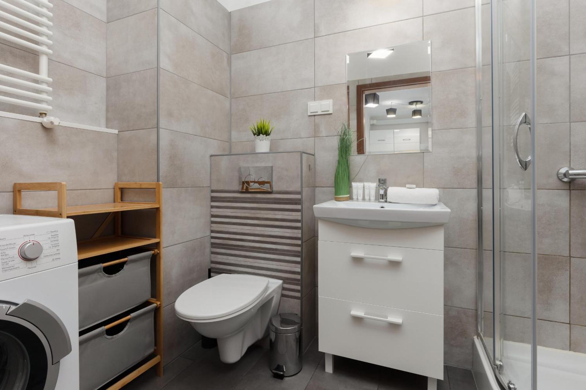 Urban Wings - Airport With Parking & Balcony By Renters Apartment *