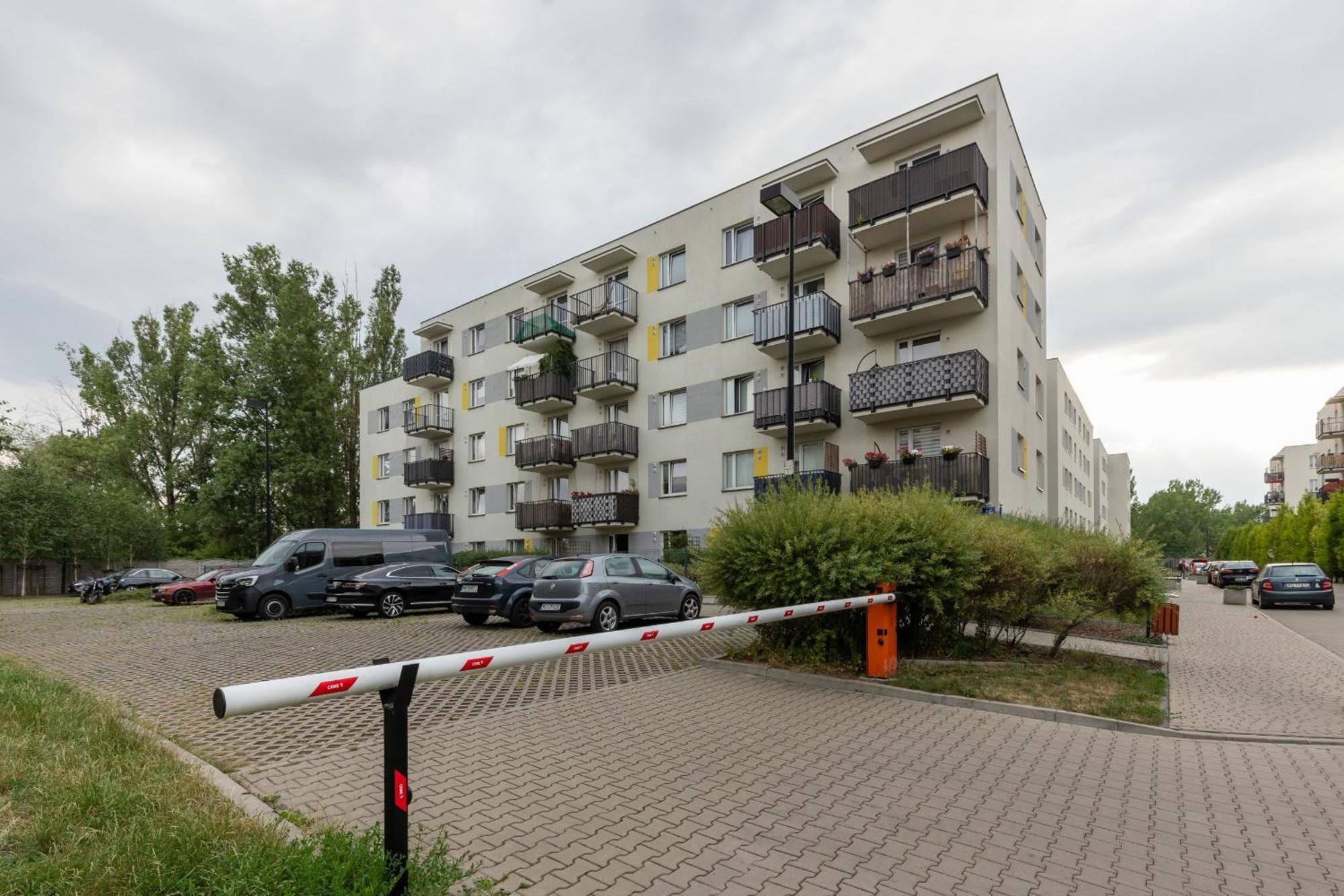 Urban Wings - Airport With Parking & Balcony By Renters Warsaw