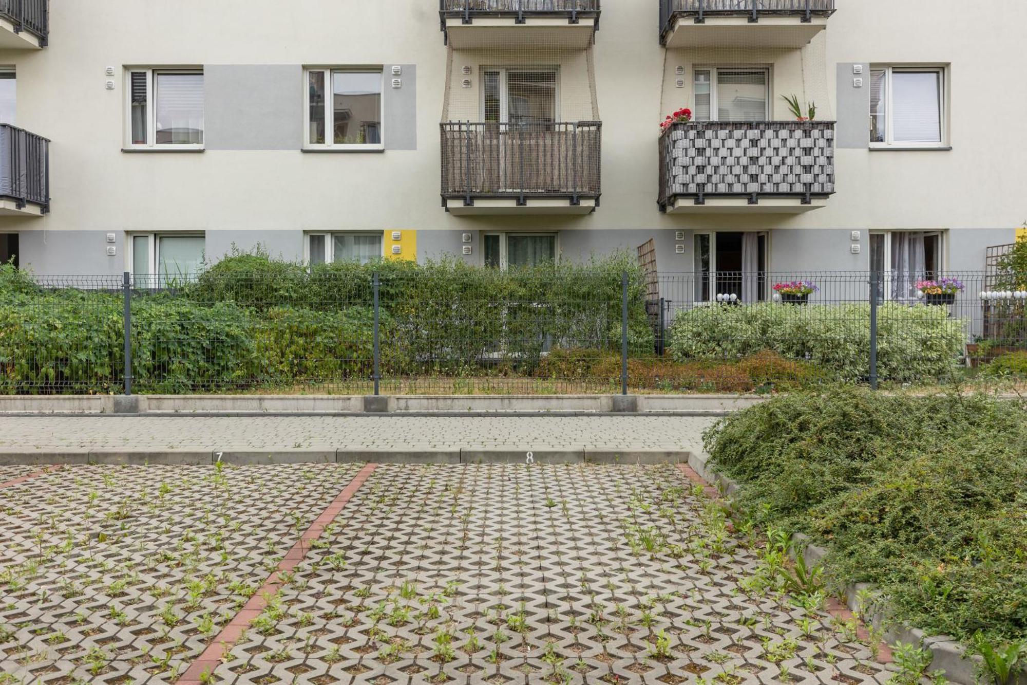 Urban Wings - Airport With Parking & Balcony By Renters Apartment