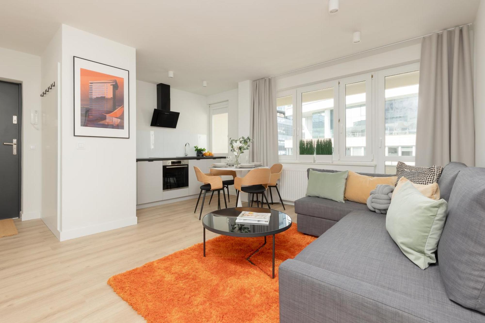 Center By Renters Apartment