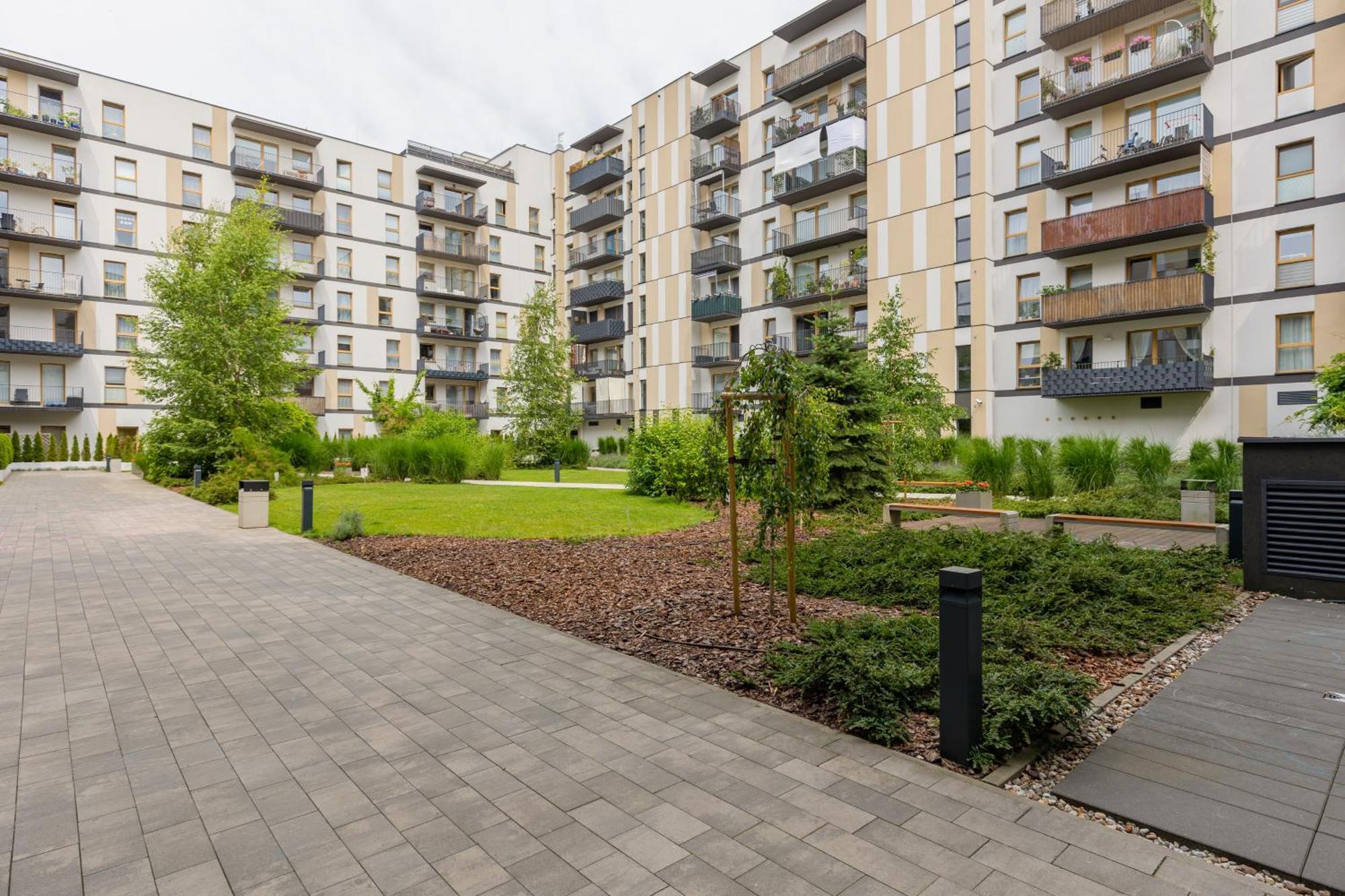 Metro Bielany By Renters *