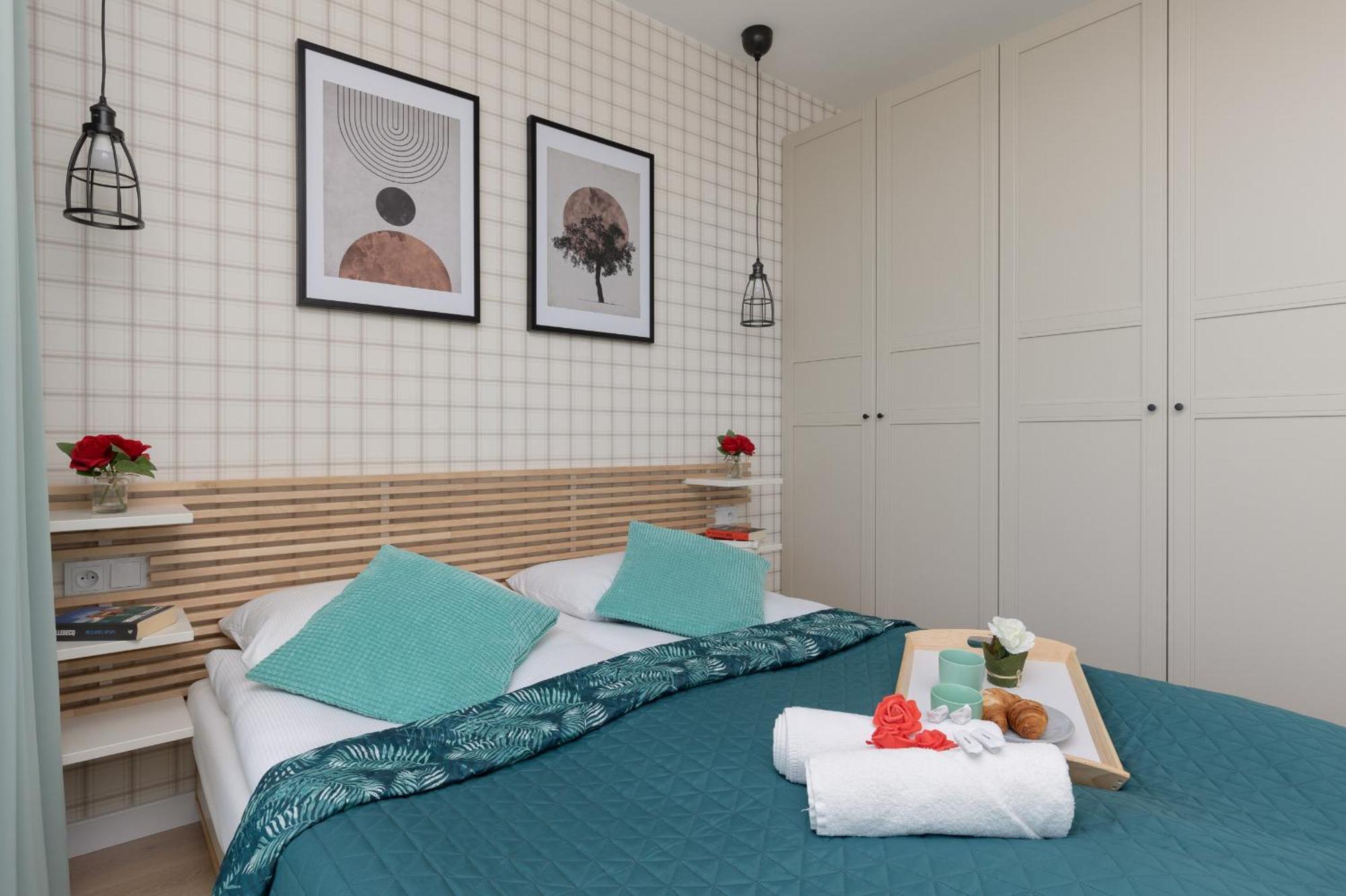 Praga With Parking By Renters * Warsaw