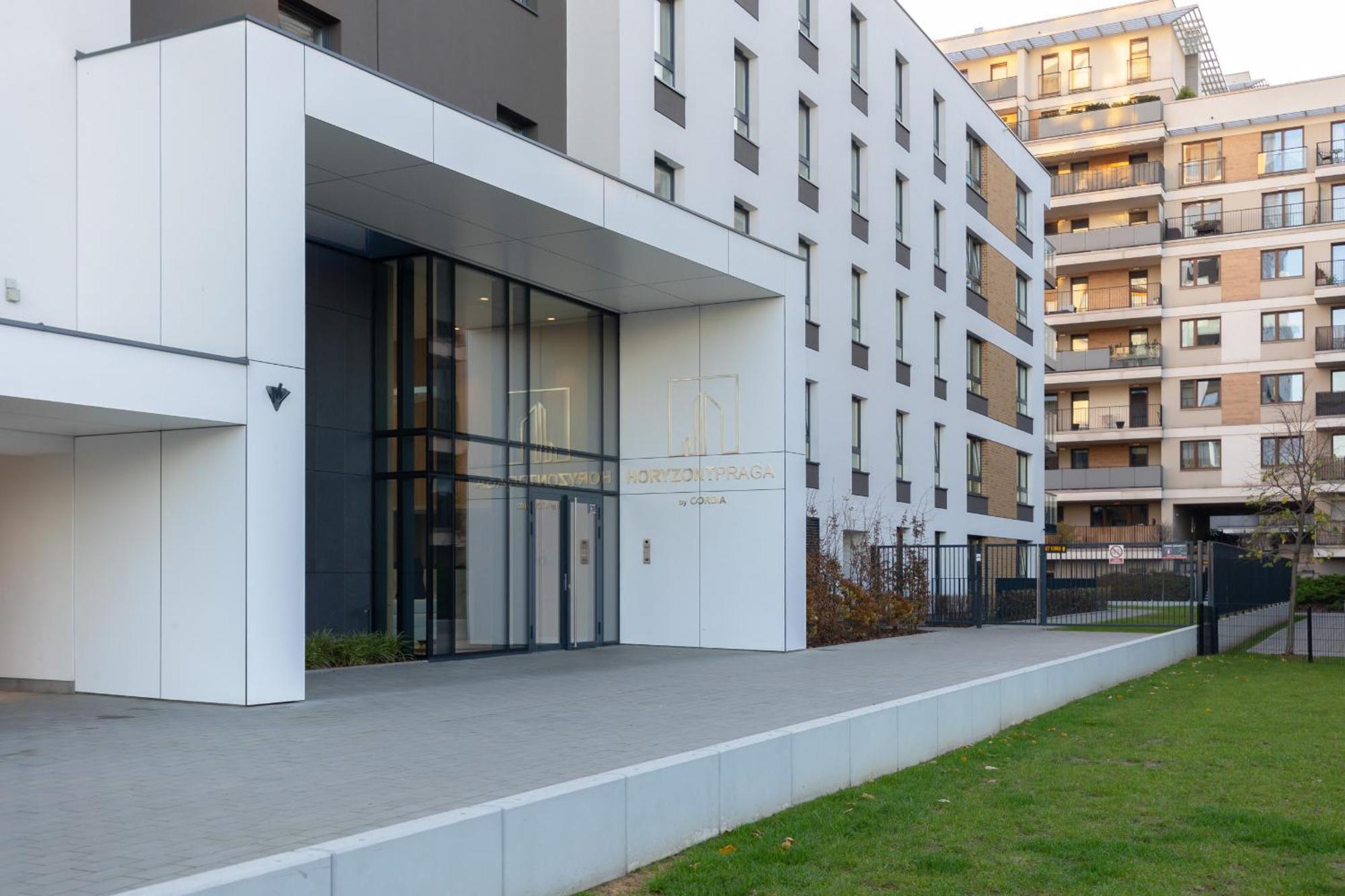 Praga With Parking By Renters Apartment