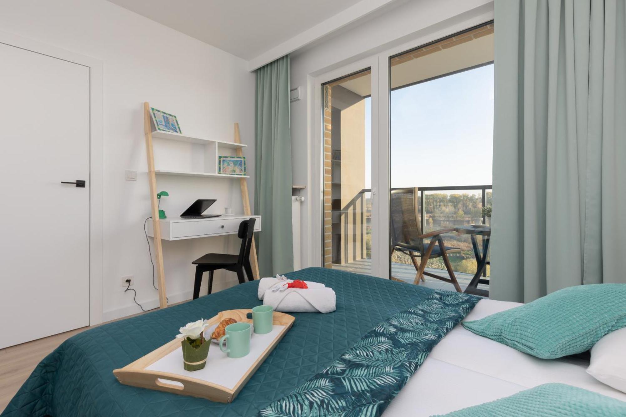 Praga With Parking By Renters * Warsaw