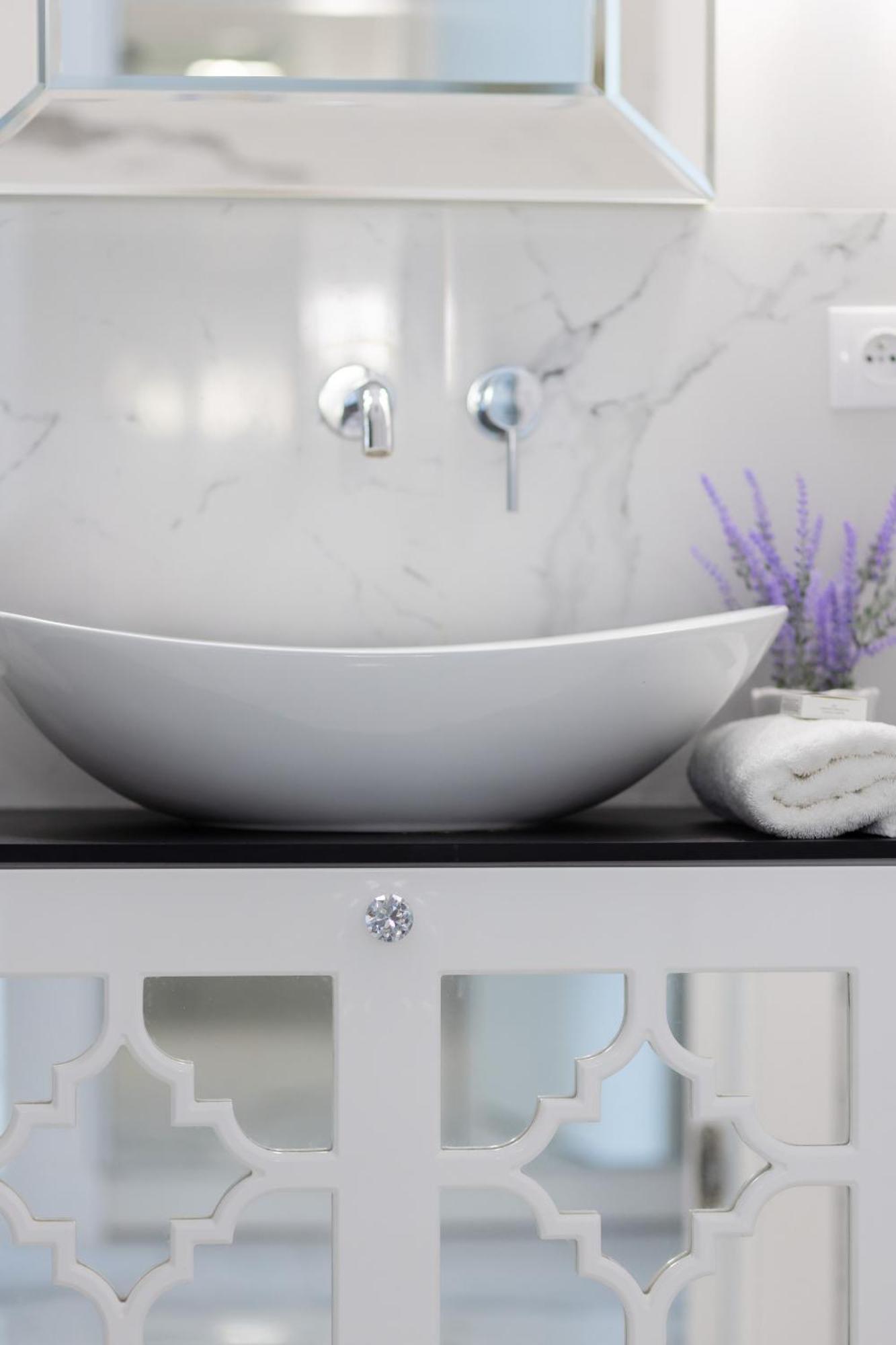 Elegant With Balcony & Parking By Renters Căn hộ Warsaw
