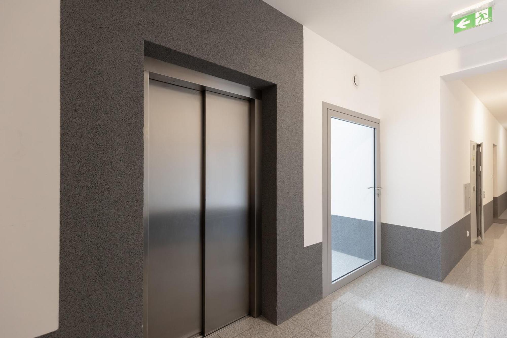 Elegant With Balcony & Parking By Renters * Warsaw