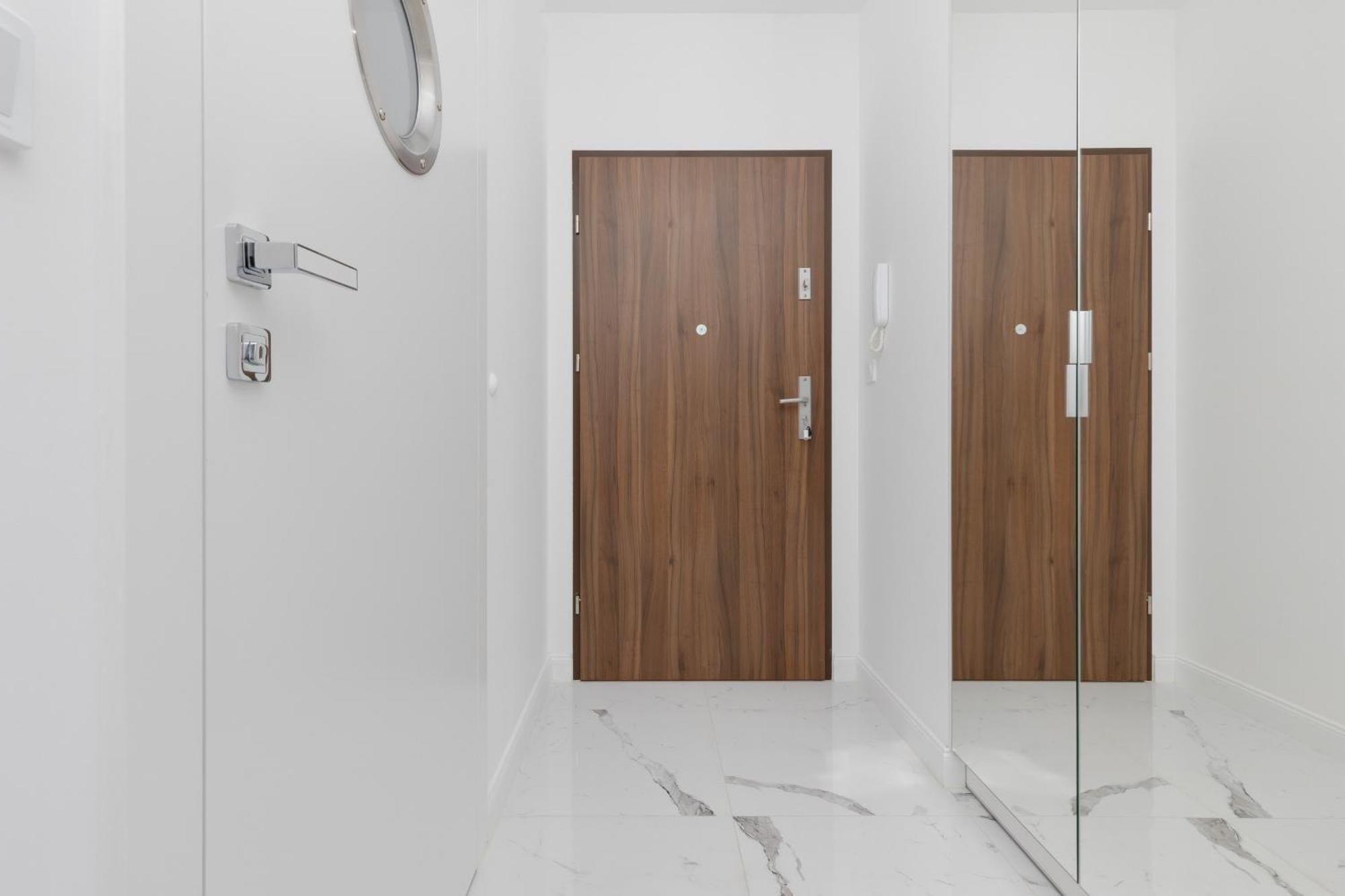 Apartment Elegant With Balcony & Parking By Renters