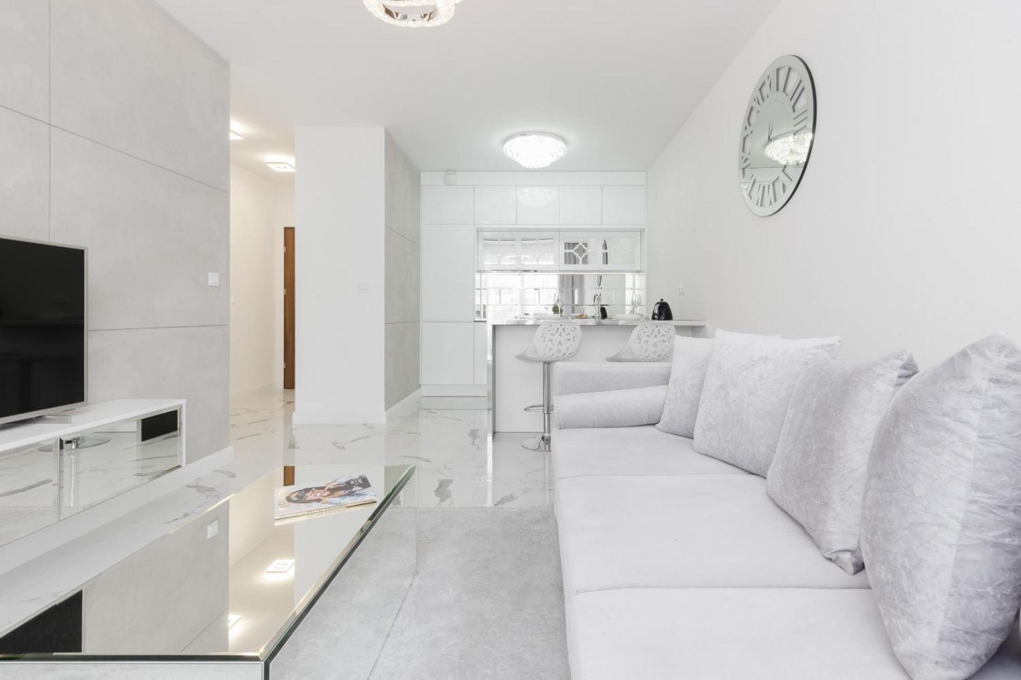 Elegant With Balcony & Parking By Renters * Warsaw