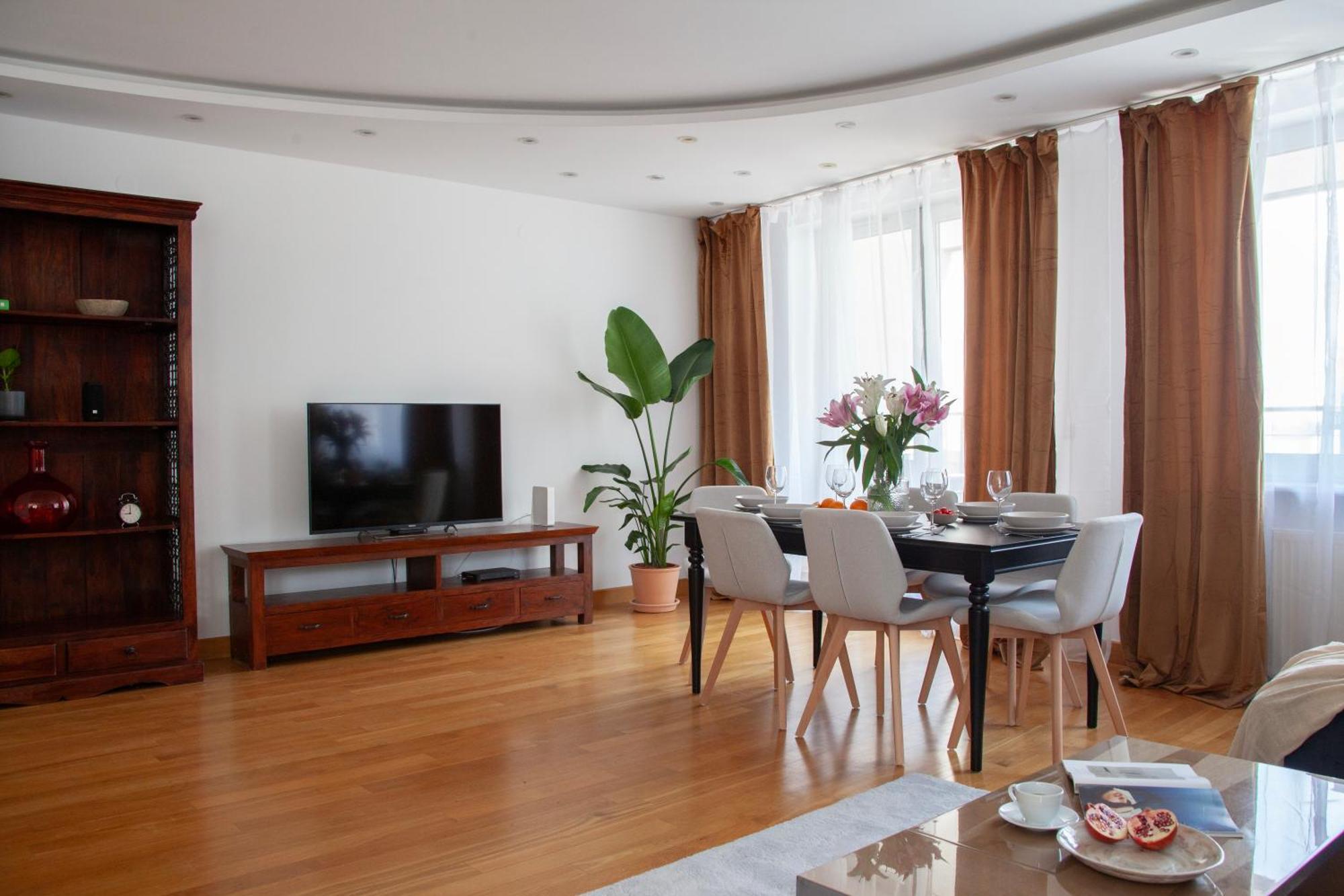 Căn hộ Oomph Skyline 3bdr Retreat With Ac Warsaw