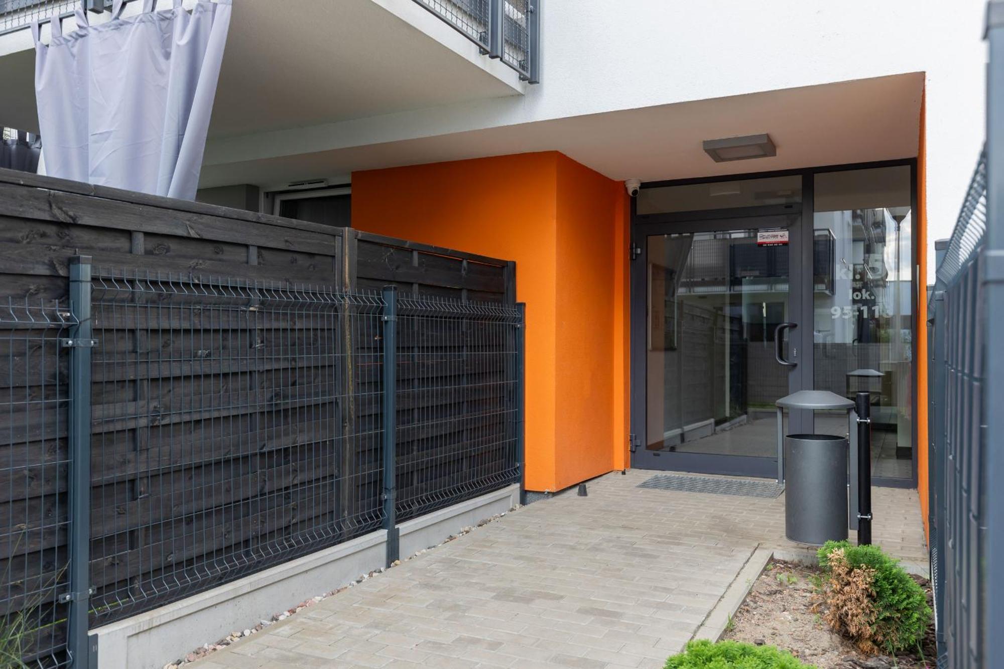 Trendy With 2 Bedrooms, Balcony & Parking By Renters Apartament *