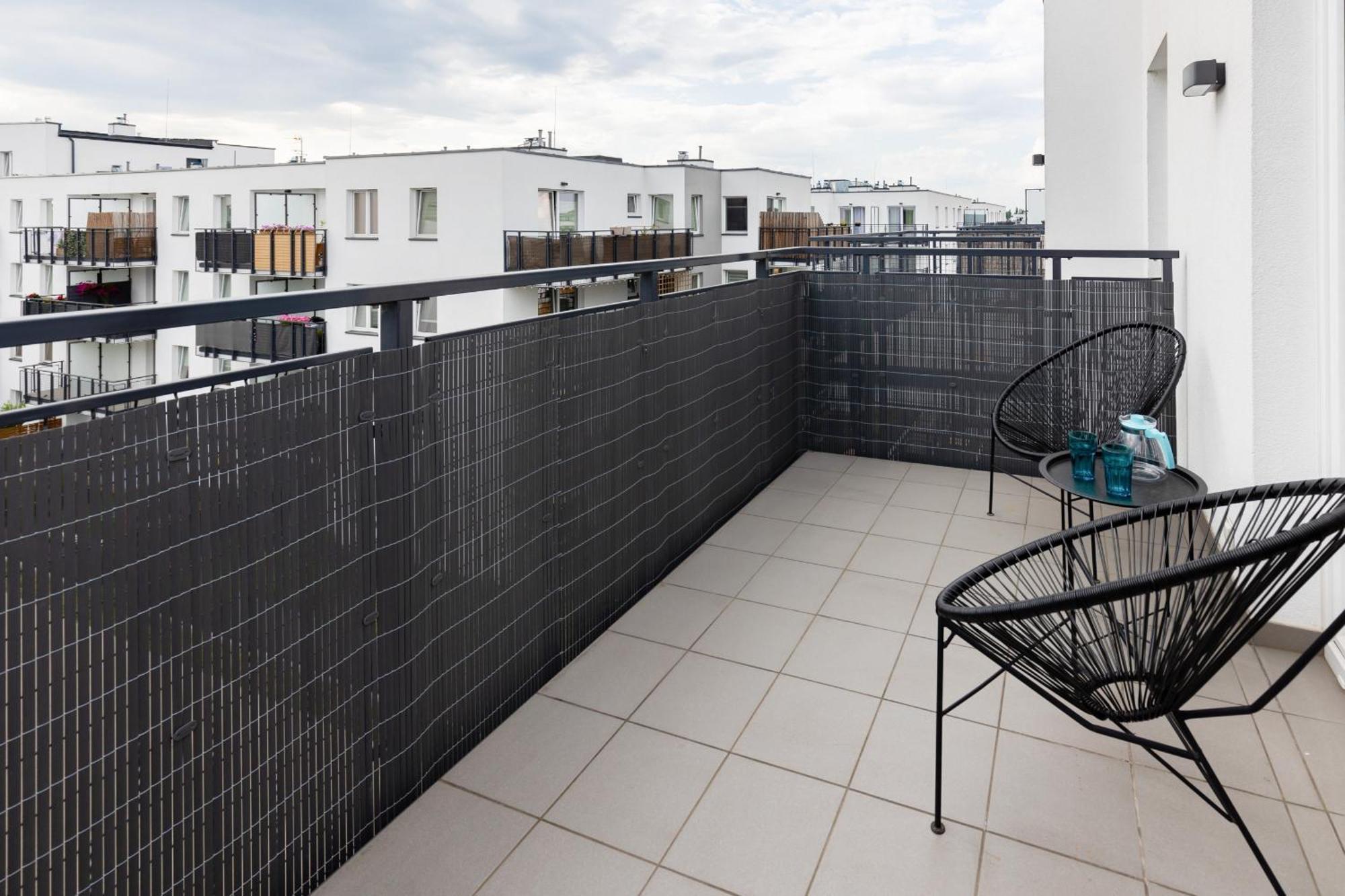 Apartment Trendy With 2 Bedrooms, Balcony & Parking By Renters Warsaw