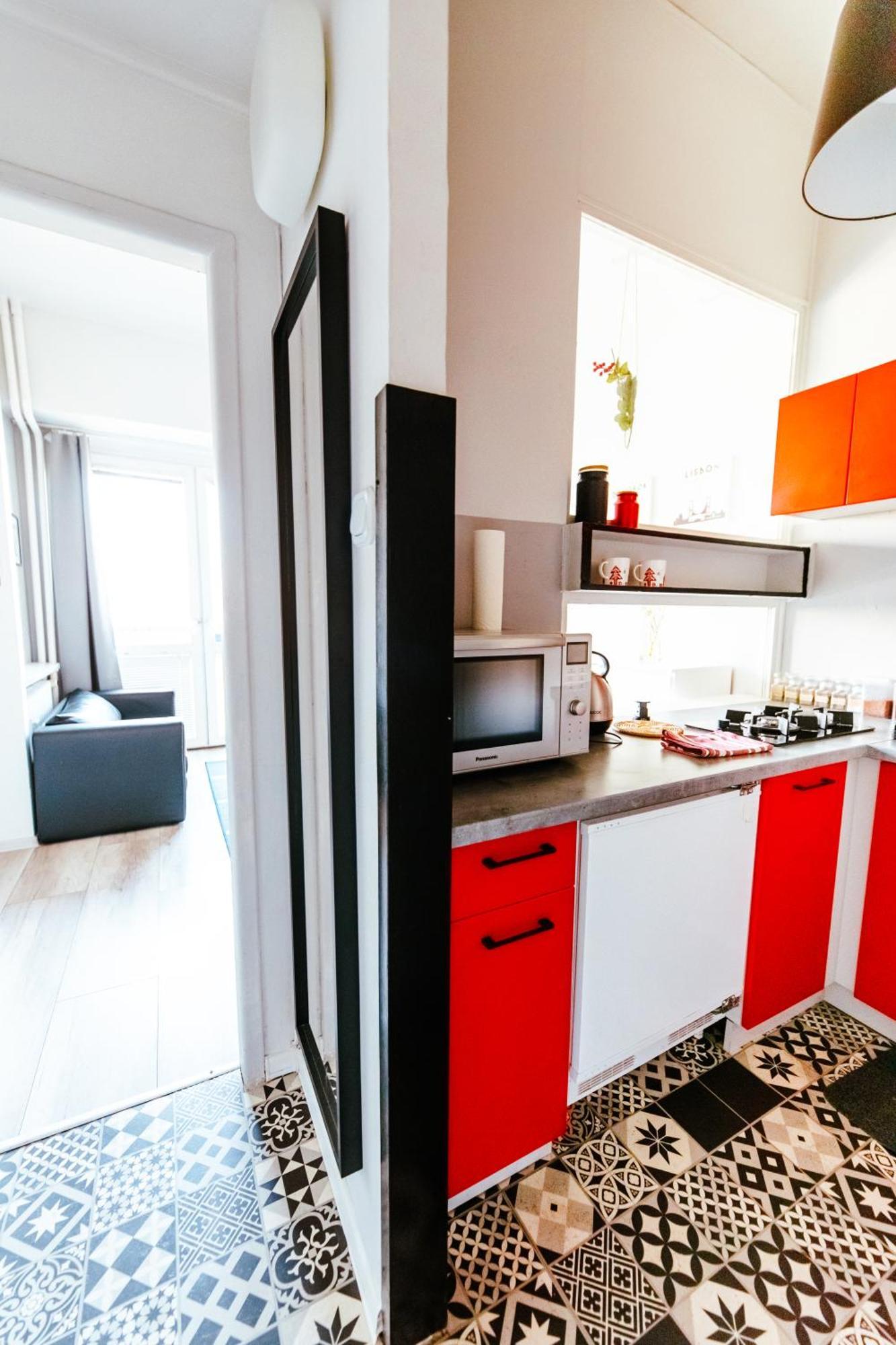 6th Floor Modern With French Balcony And Views * Warszawa