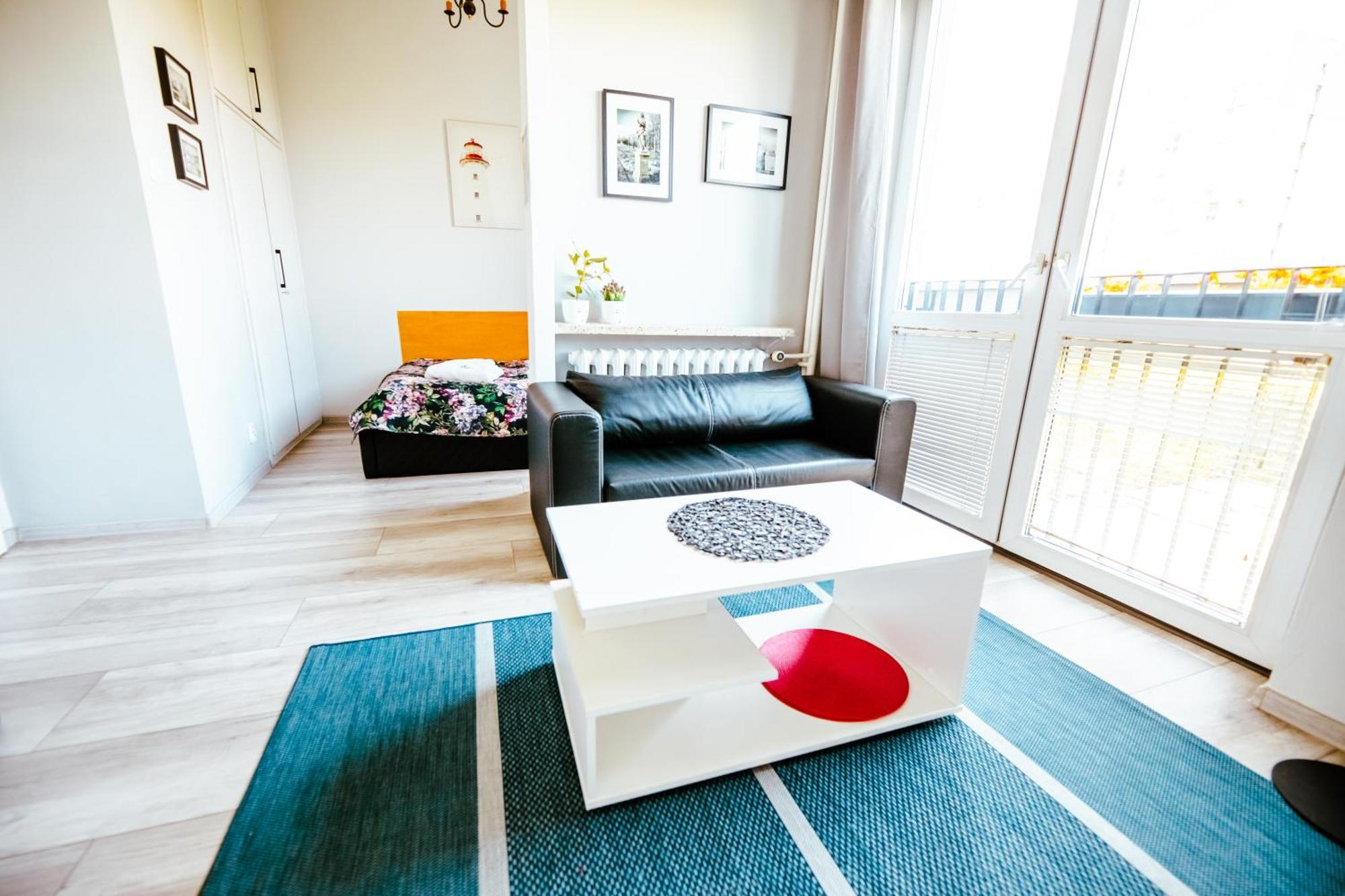 6th Floor Modern With French Balcony And Views
