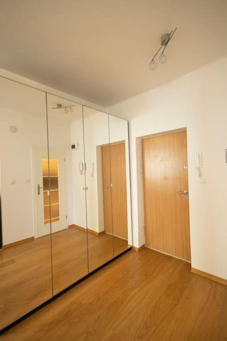 Przytulne Mieszkanie Na Ulicy Chmielna W Samym Centrum Warszawy Apartment