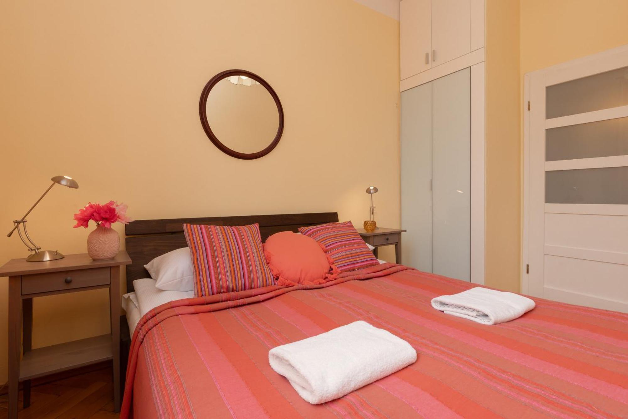 Apartamento New Town Square For 5 Guests By Renters *