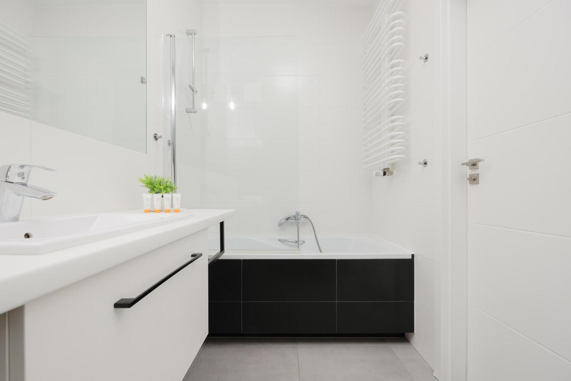 Cosy With Parking Wilanow By Renters Apartament *
