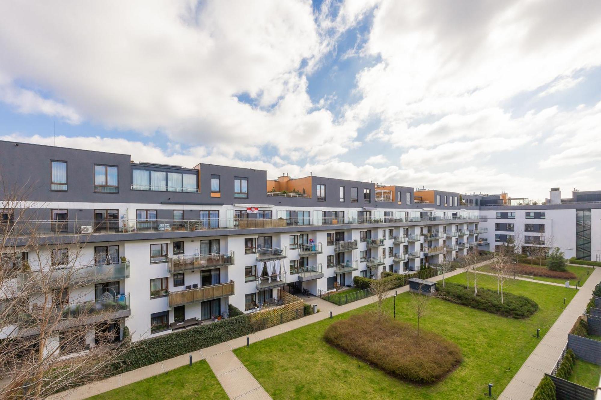 Cosy With Parking Wilanow By Renters Apartament