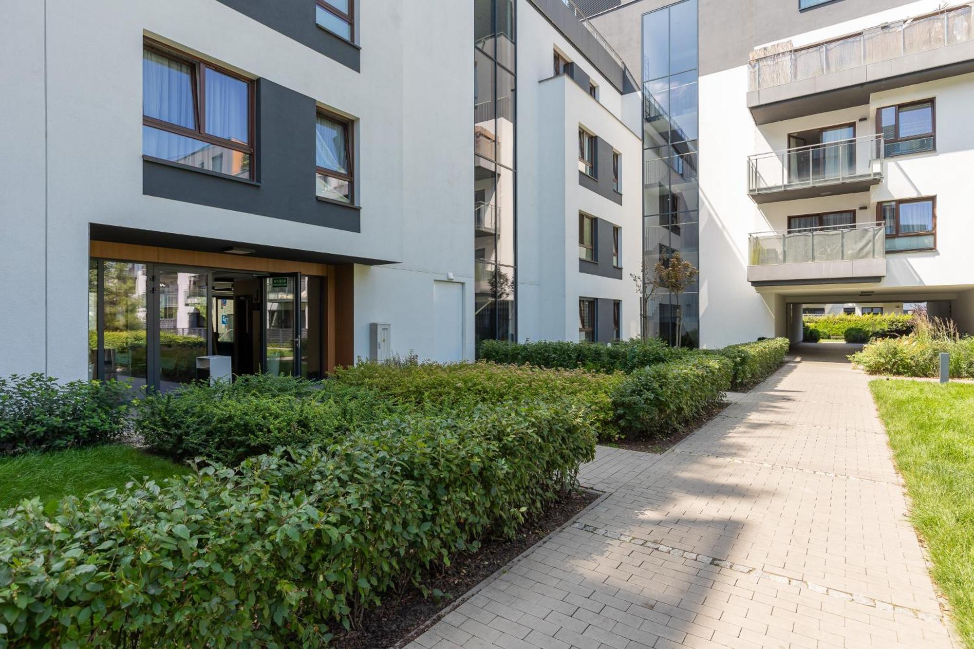 Cosy With Parking Wilanow By Renters Apartament