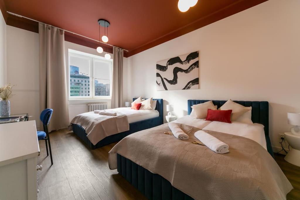 Apartment Concierge Golden Hour *