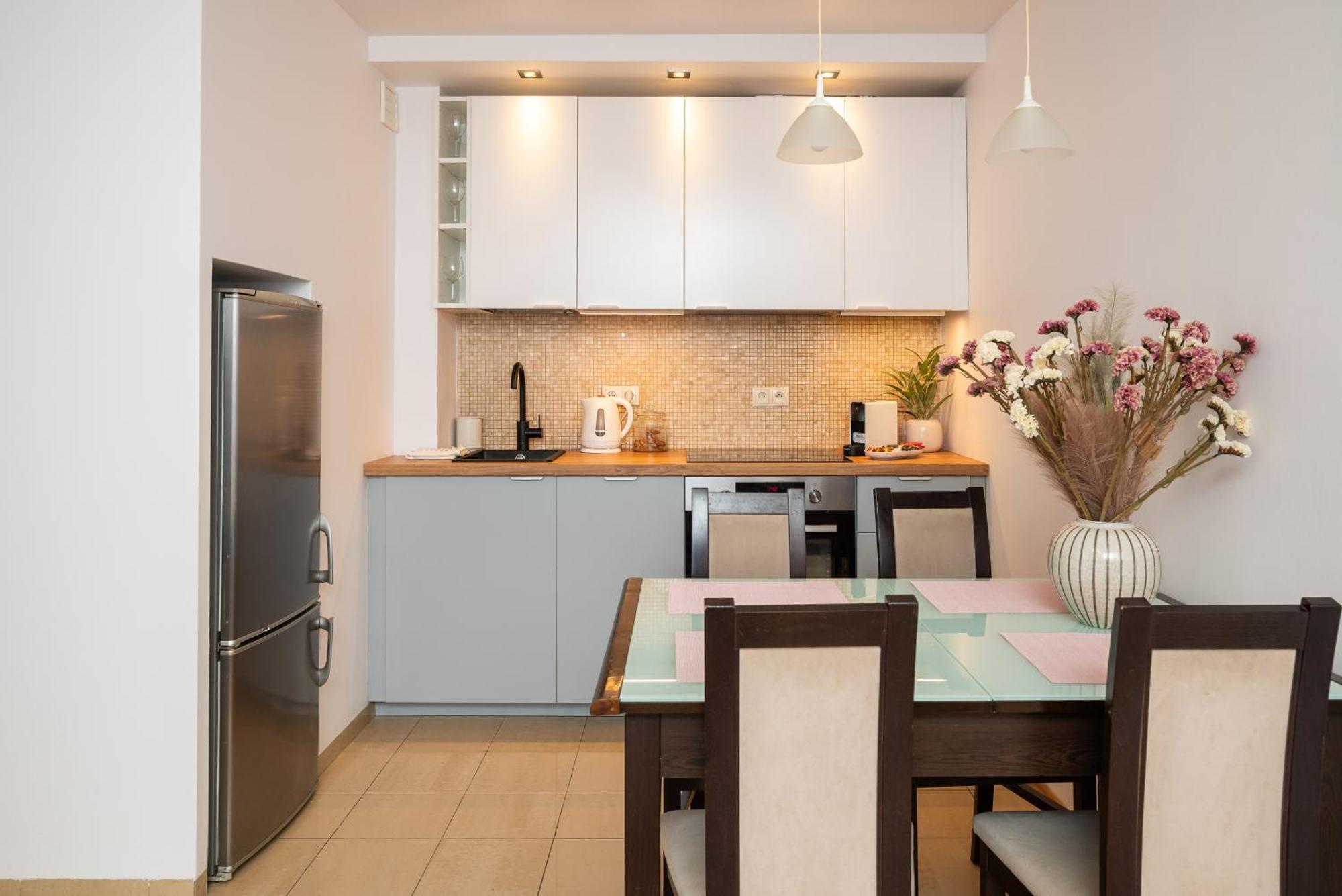 Apartament Classic 2-br At Chmielna 200 M From Station, Parking On Site *