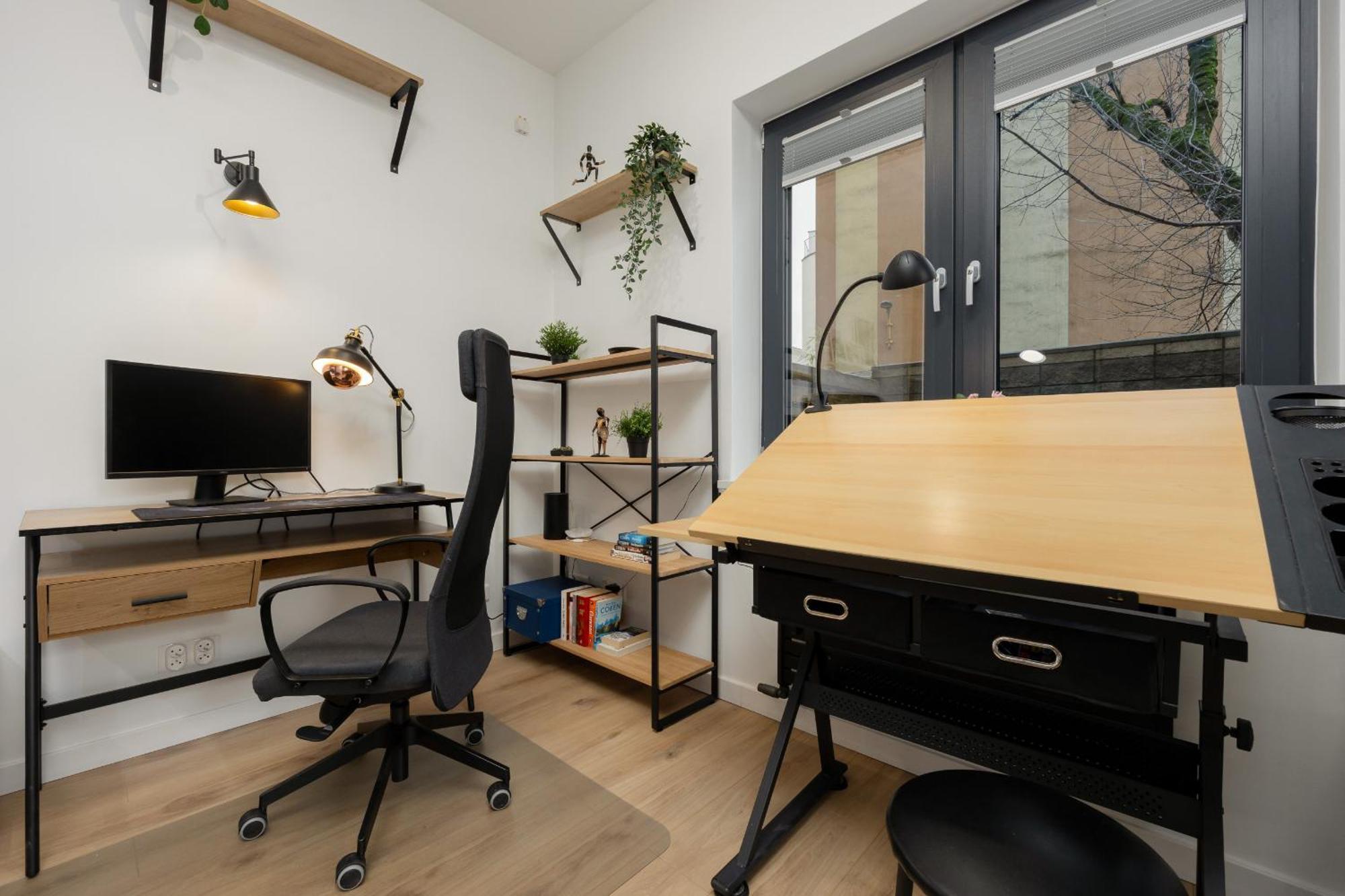 Luxury With Furnished Terrace, Garden And Parking By Renters Apartment *
