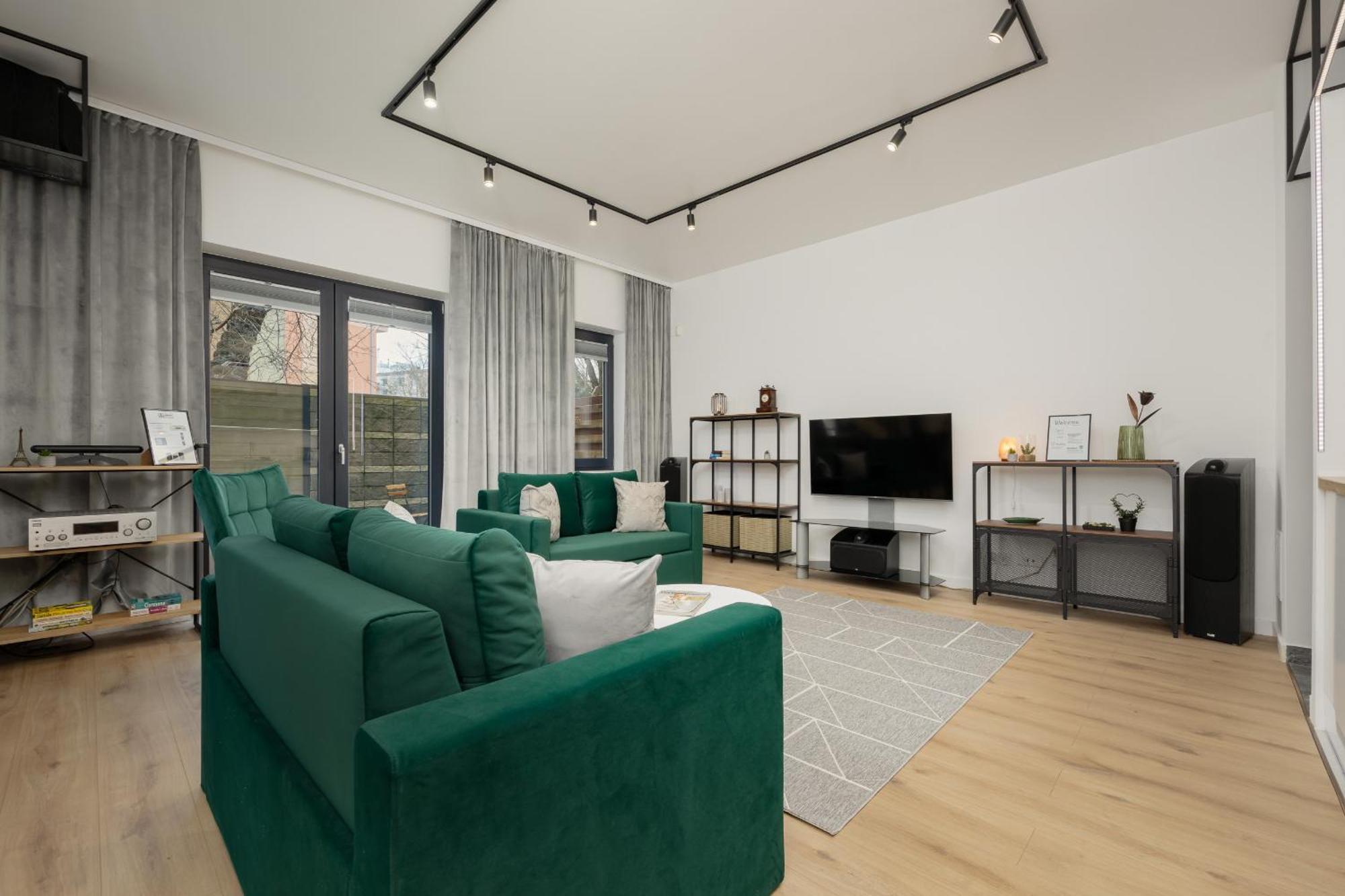 Luxury With Furnished Terrace, Garden And Parking By Renters Apartment Warsaw