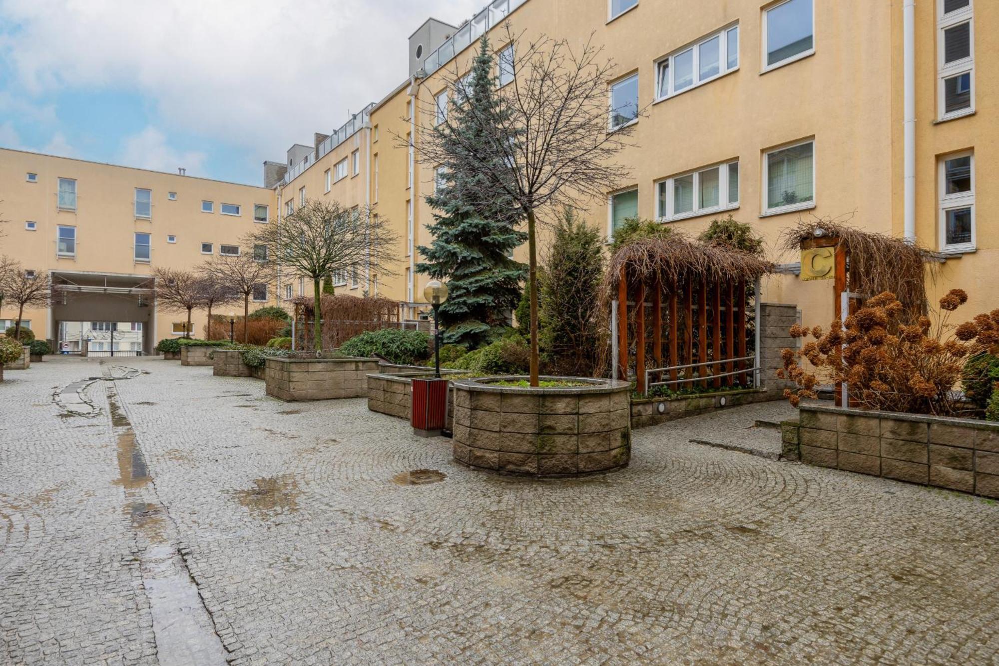 Luxury With Furnished Terrace, Garden And Parking By Renters