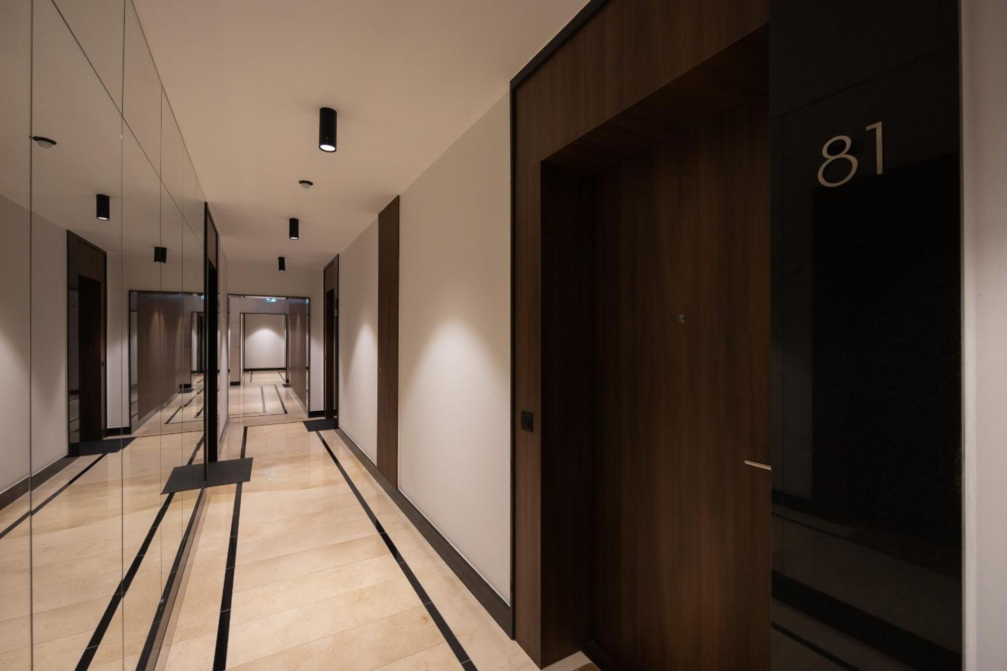 Luxury Mennica By Renters Prestige