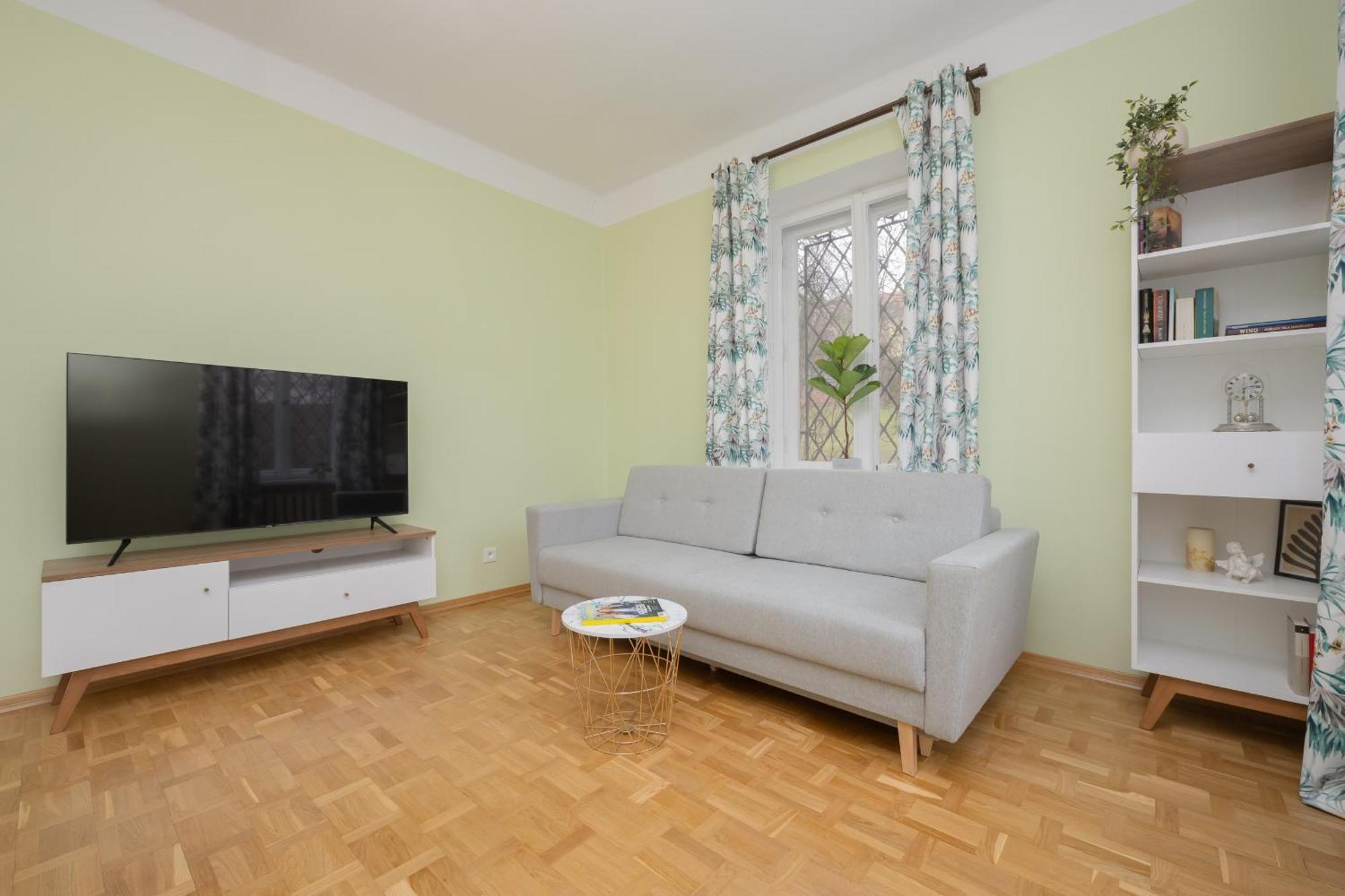 Royal Castle View By Renters Apartment