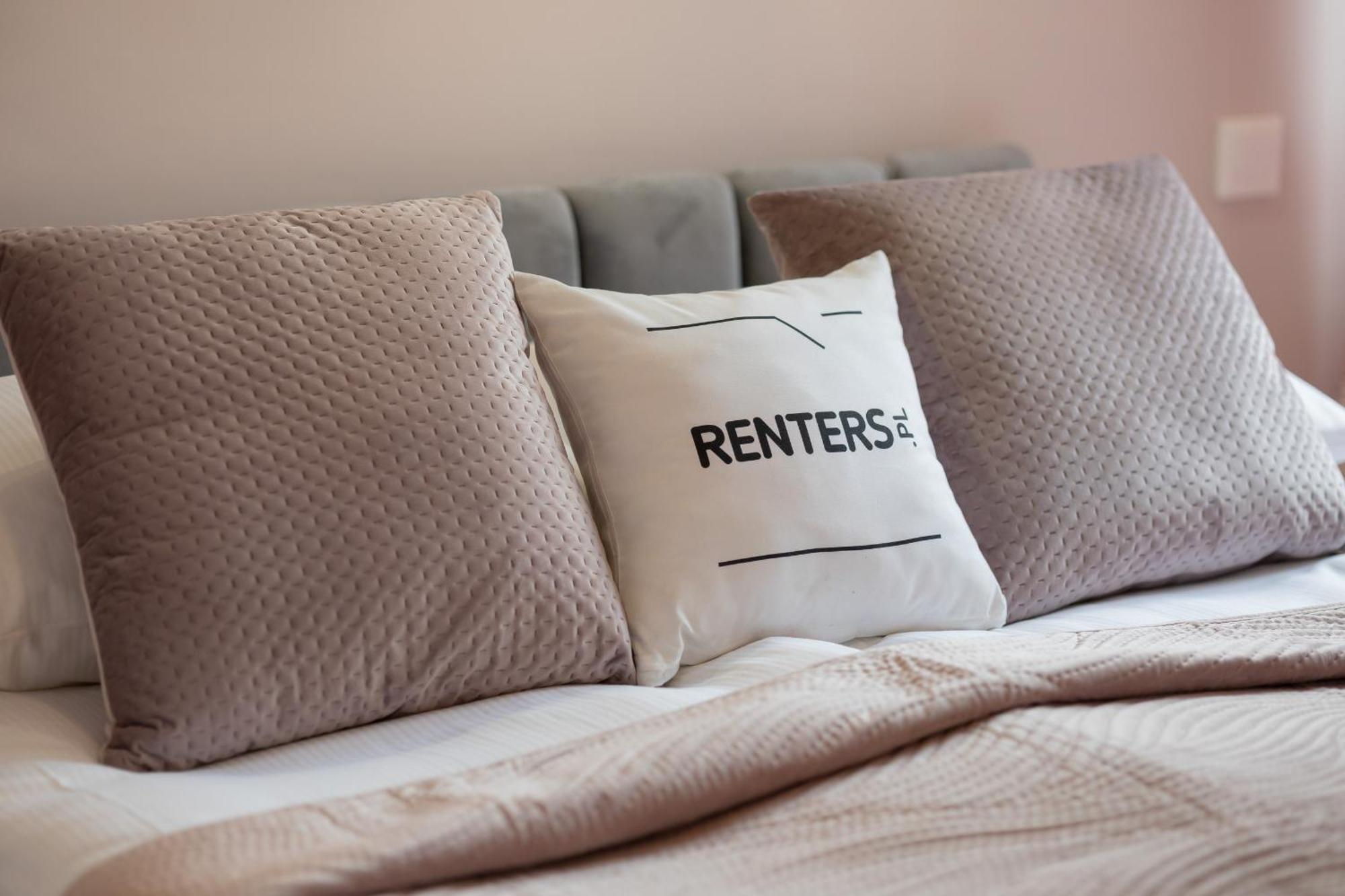 Royal Castle View By Renters Apartment *