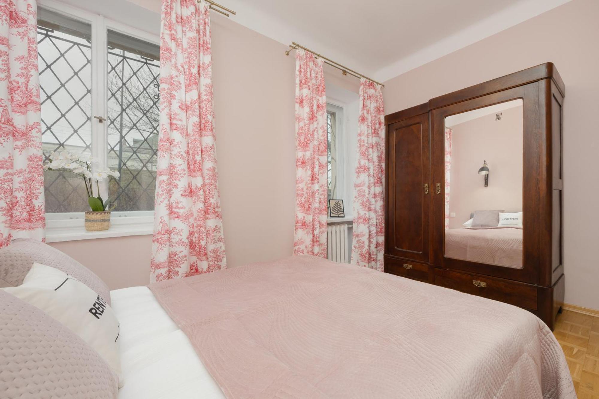 Royal Castle View By Renters Apartment *