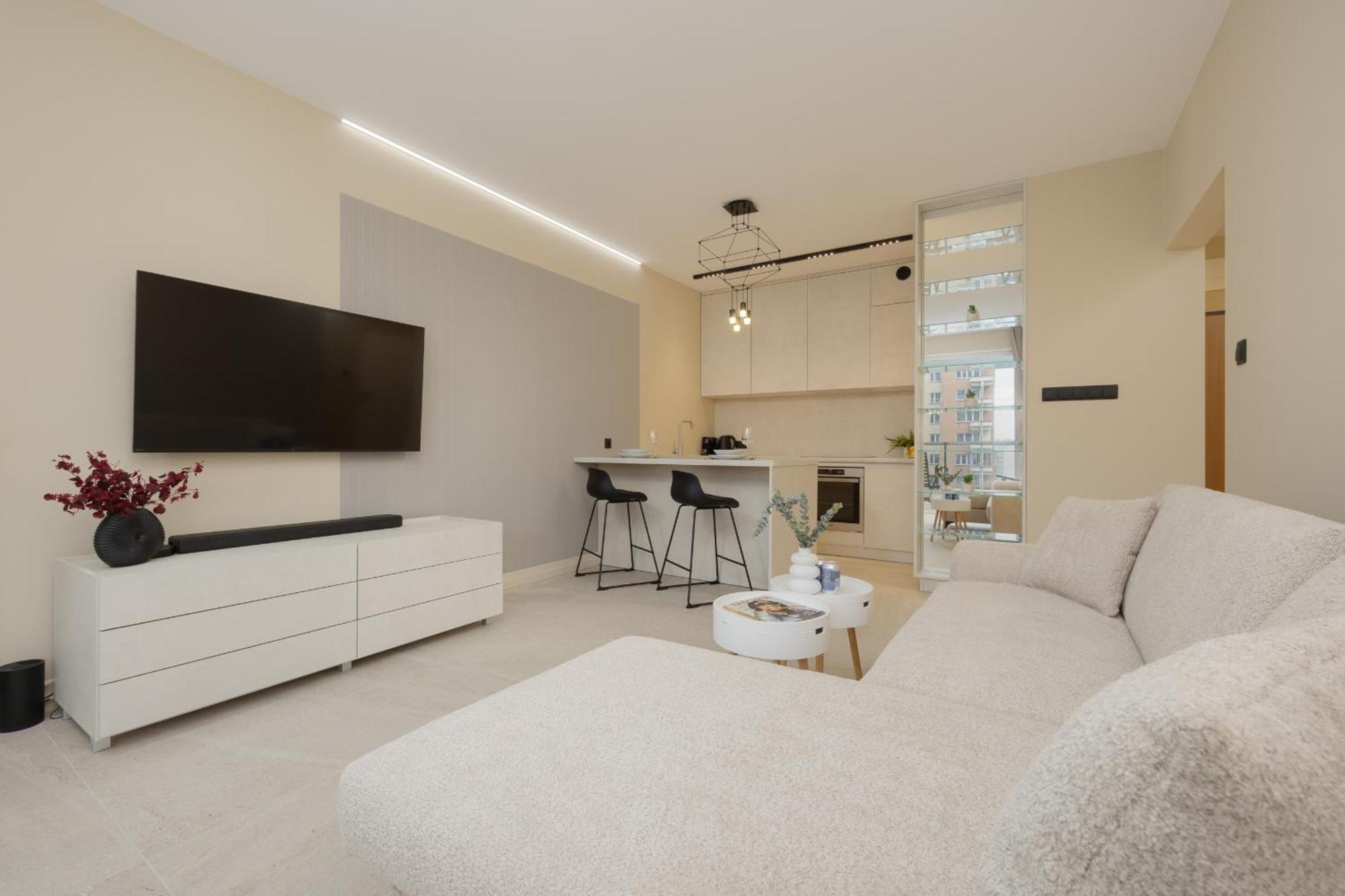 Exclusive With Parking & Balcony By Renters Prestige Warsaw