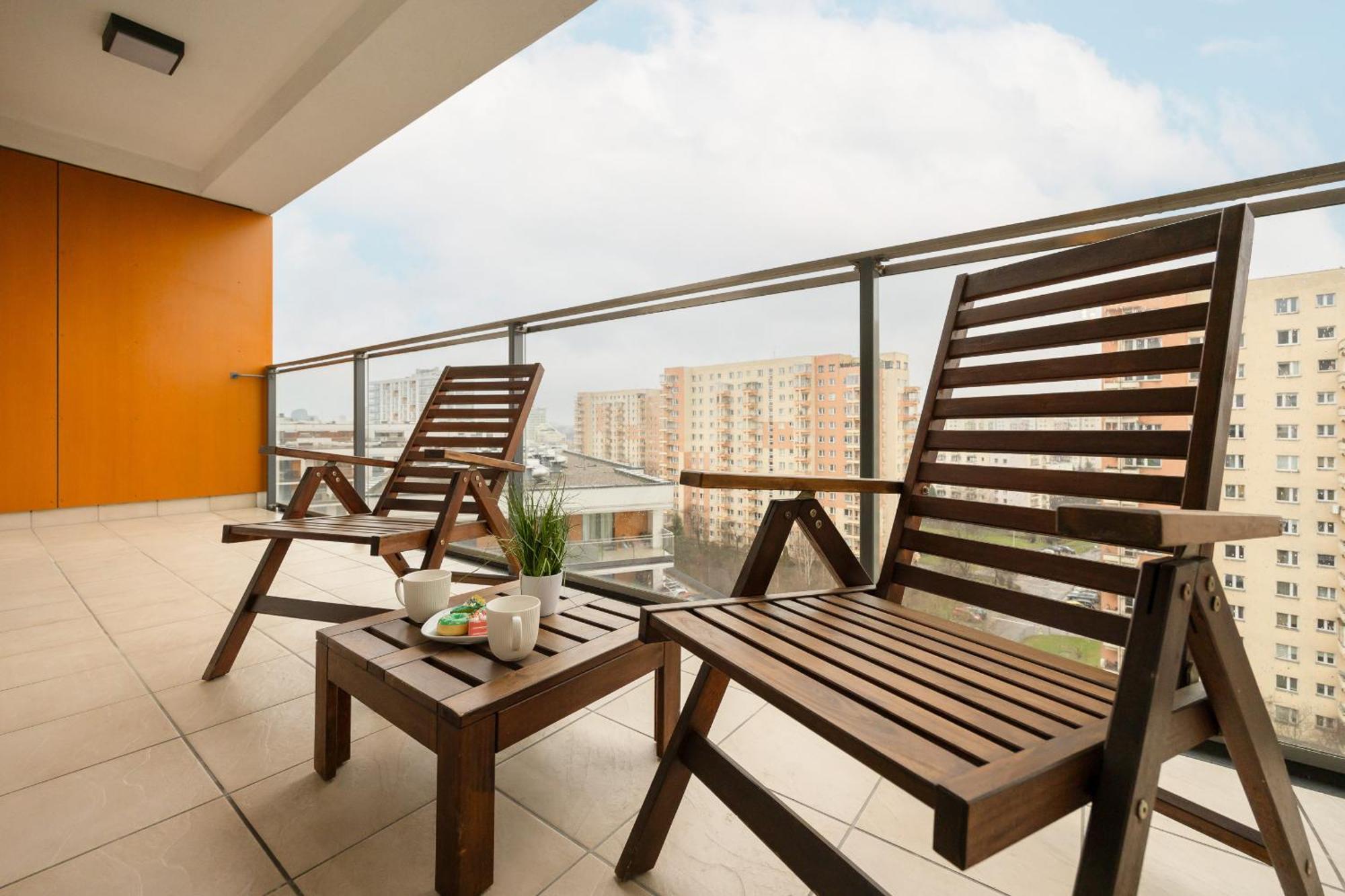Căn hộ Exclusive With Parking & Balcony By Renters Prestige *