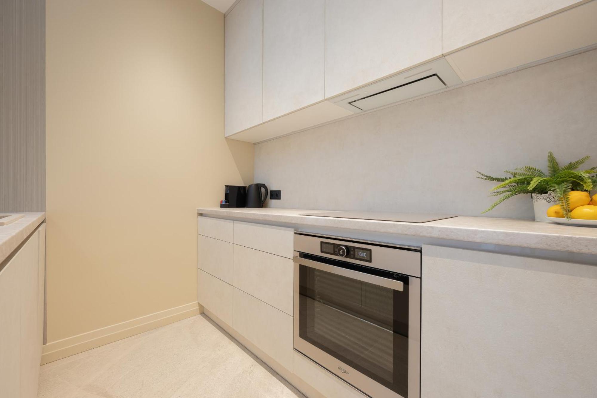 Căn hộ Exclusive With Parking & Balcony By Renters Prestige Warsaw