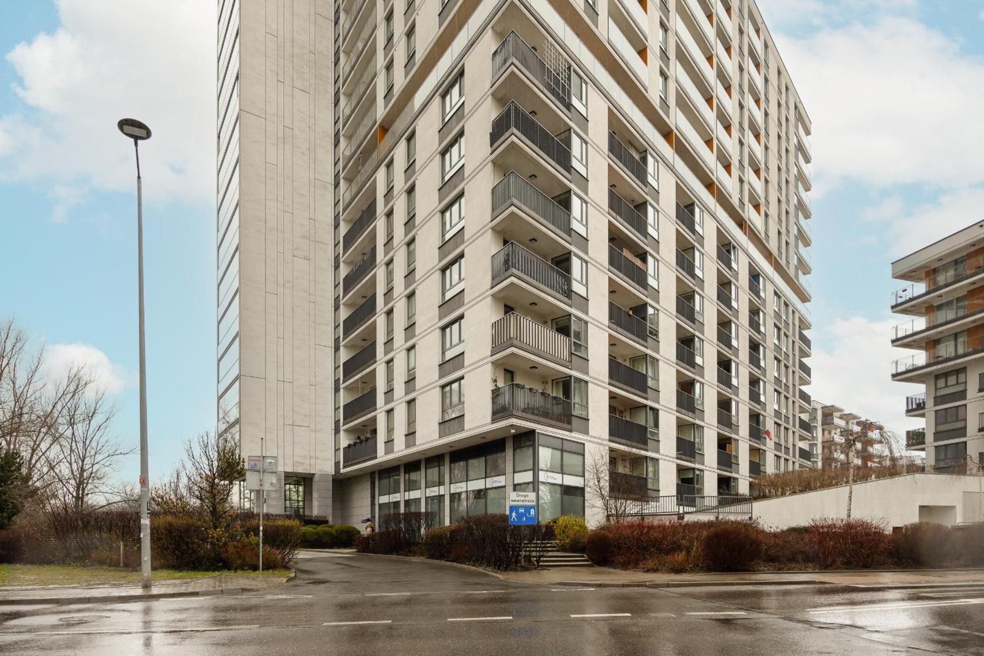 Exclusive With Parking & Balcony By Renters Prestige Căn hộ