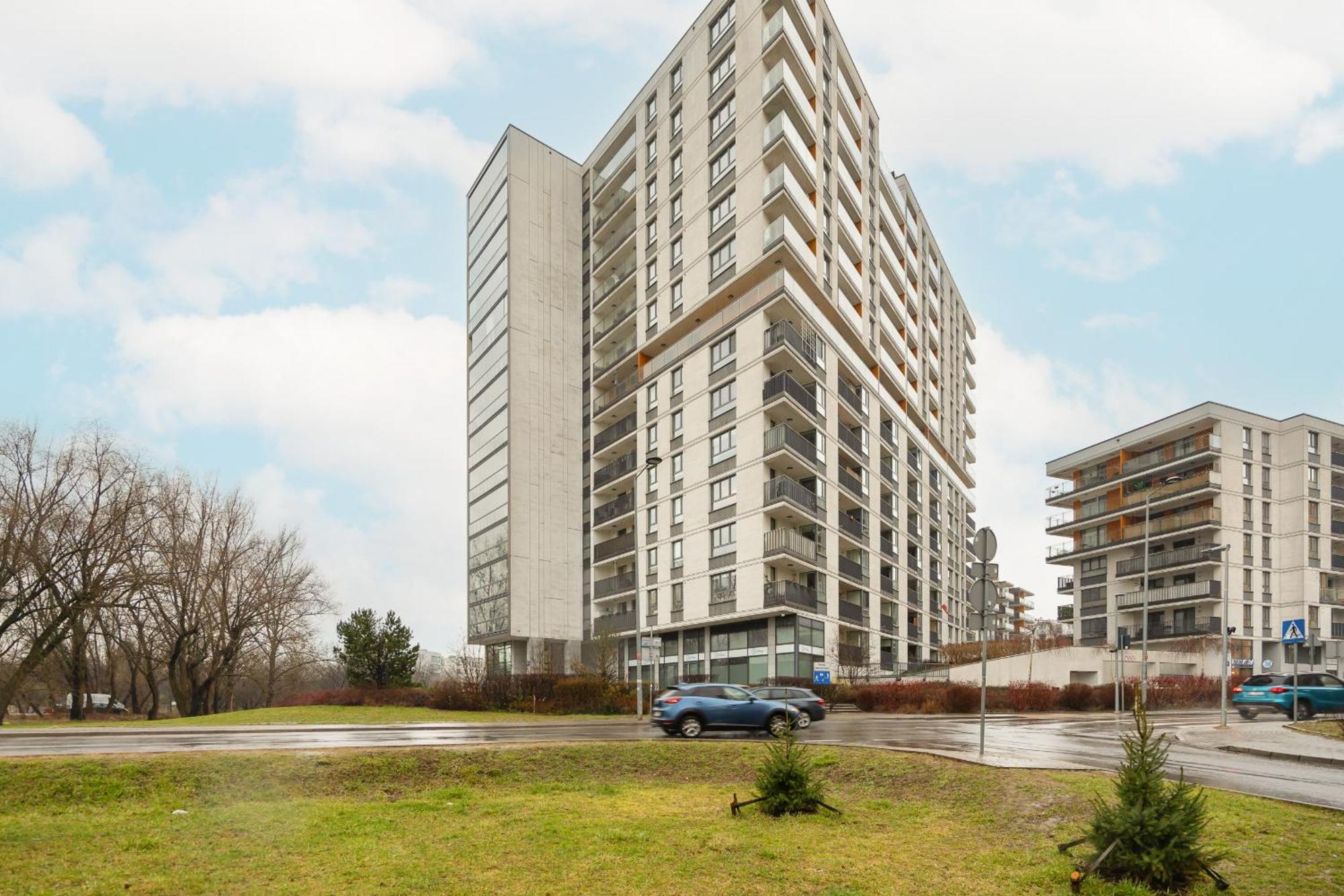 Exclusive With Parking & Balcony By Renters Prestige *