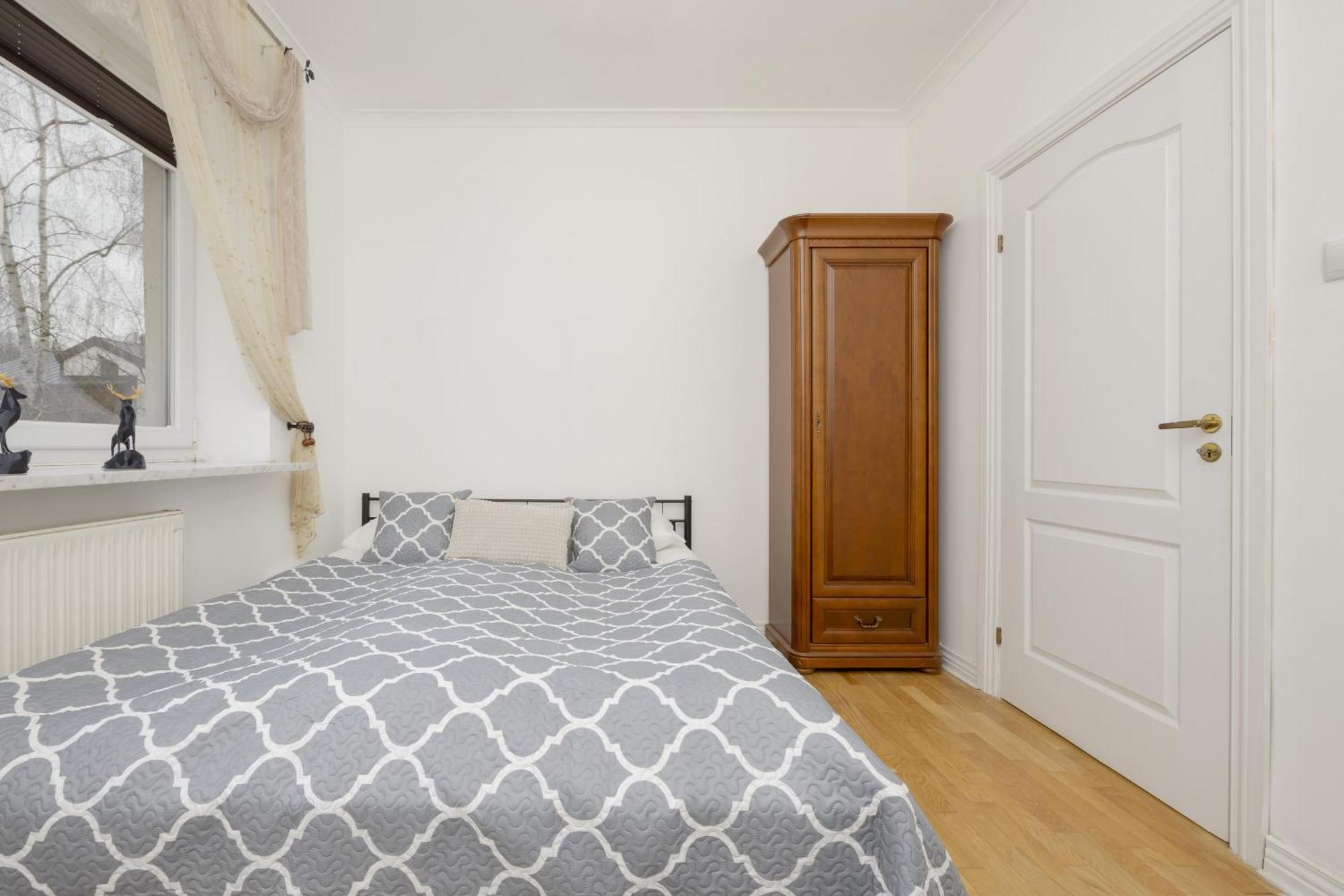 Vintage Sengera Cichego With 3 Bedrooms By Renters Warszawa
