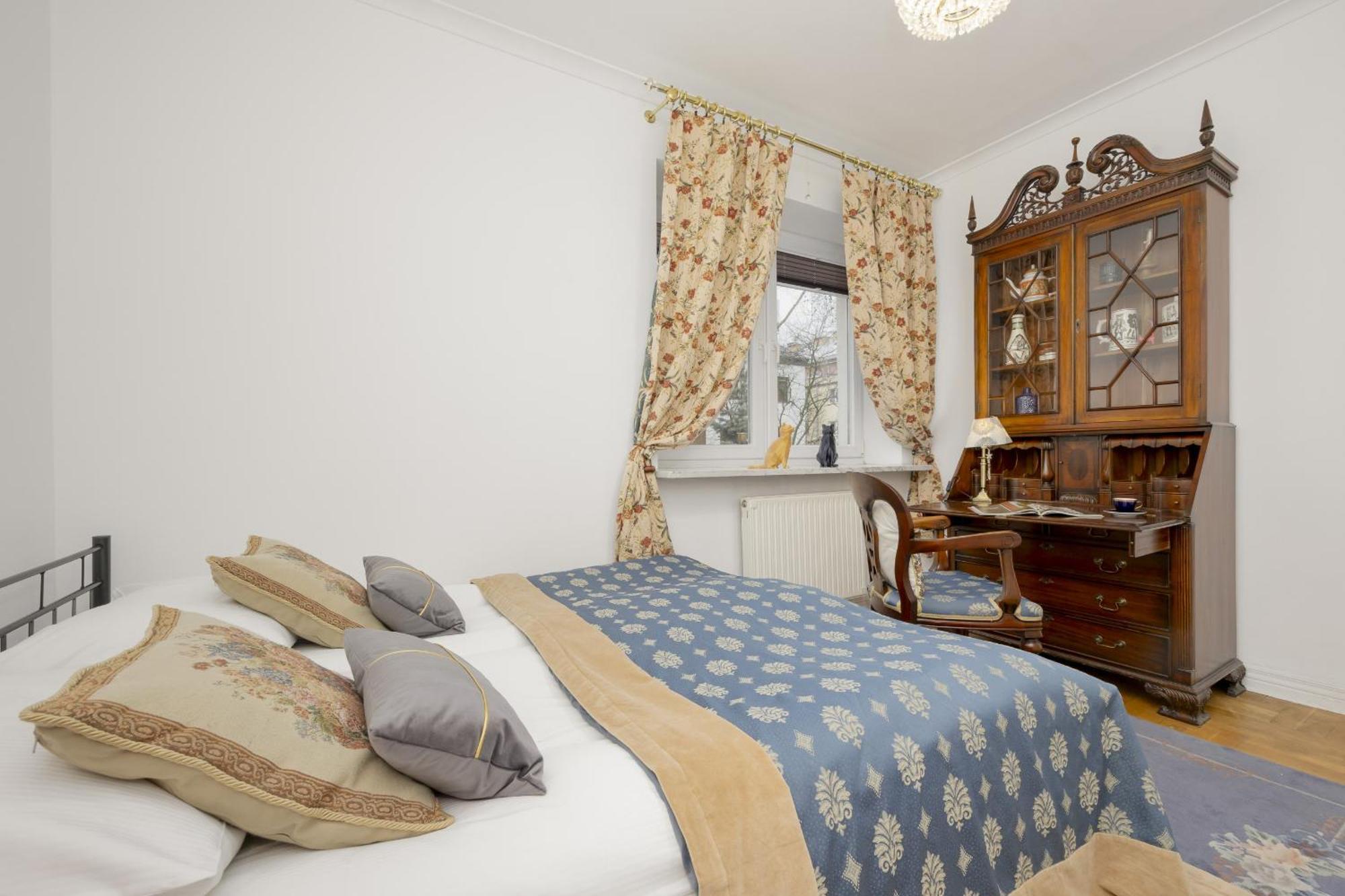 Vintage Sengera Cichego With 3 Bedrooms By Renters *