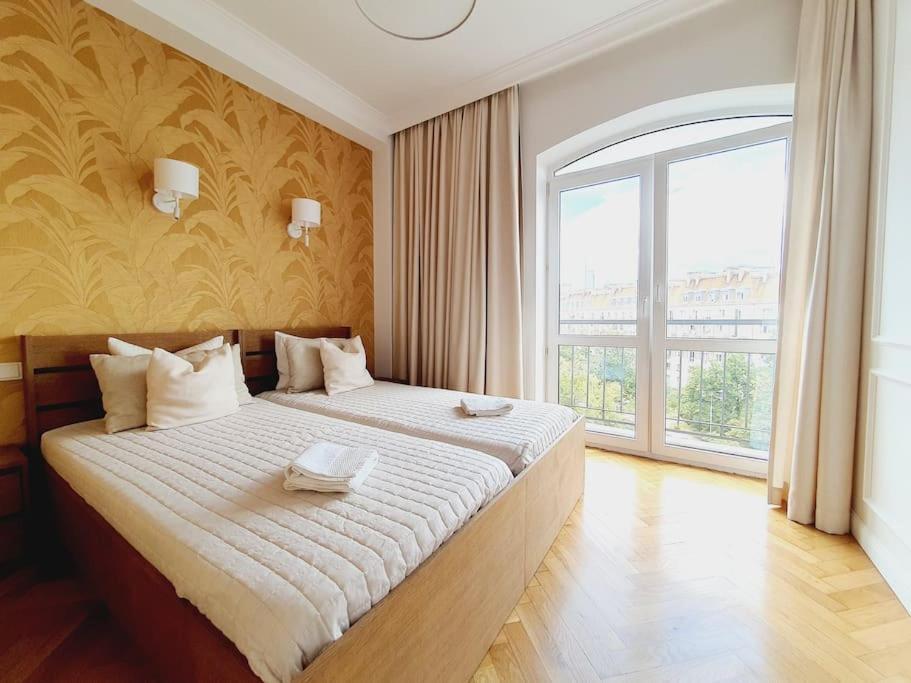 Apartment Wyzwolenia , Lazienki Park & Zbawiciela Sq. 2'