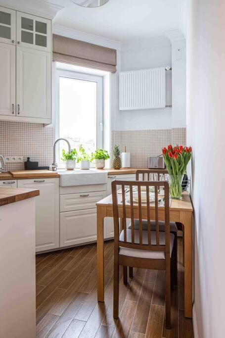 Apartment Wyzwolenia , Lazienki Park & Zbawiciela Sq. 2' Warsaw