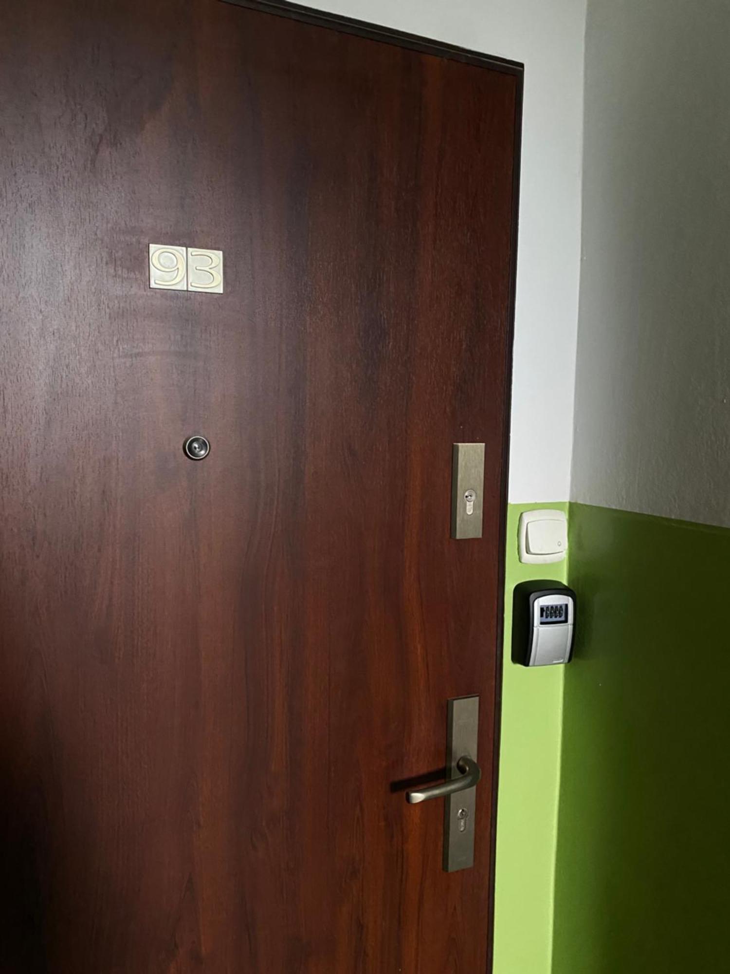 Found Space Metro Pole Mokotowskie 5 Min From Centrum Apartment