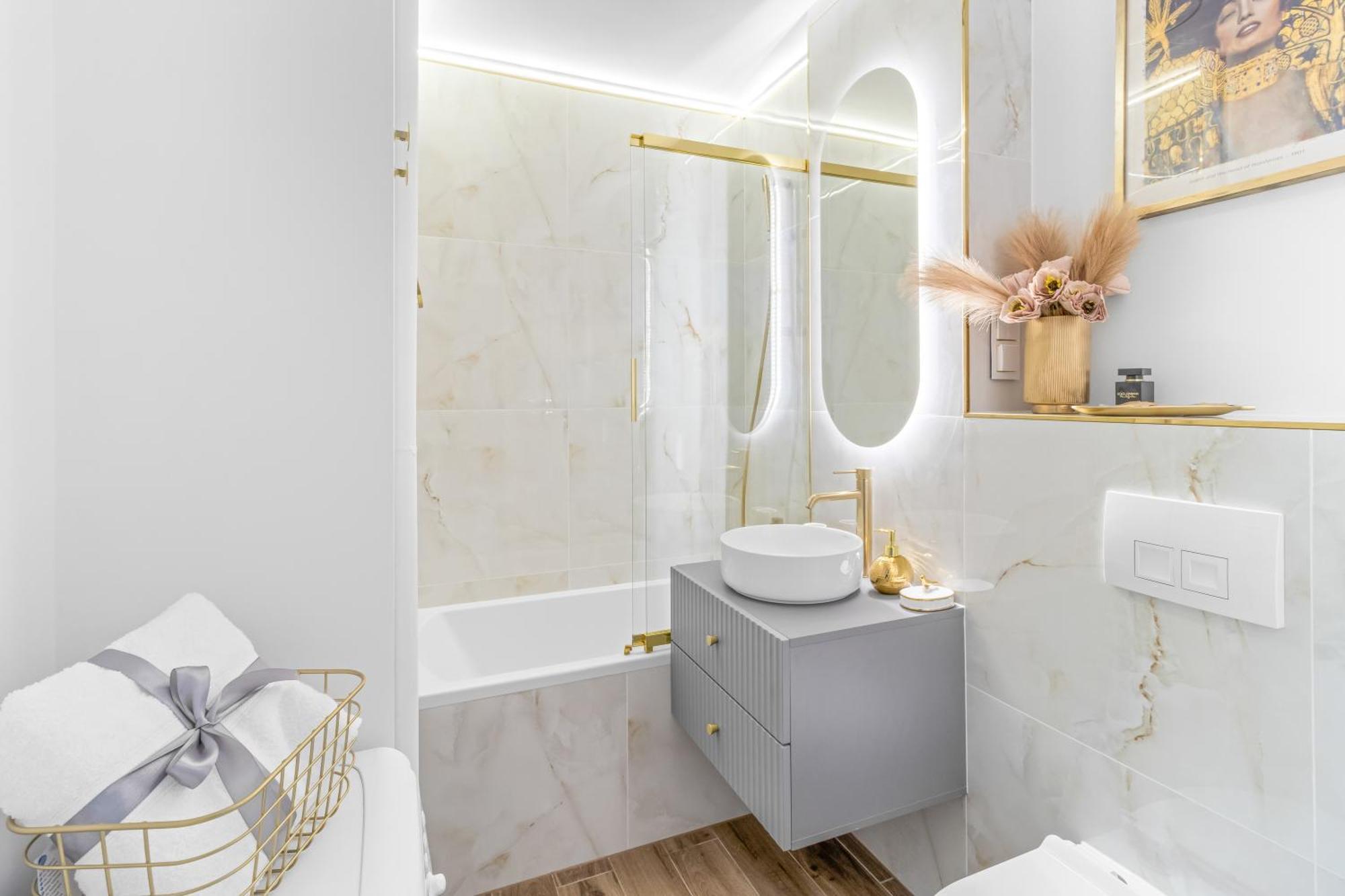 Elegant For Two In The Centre Metro Rondo Onz *