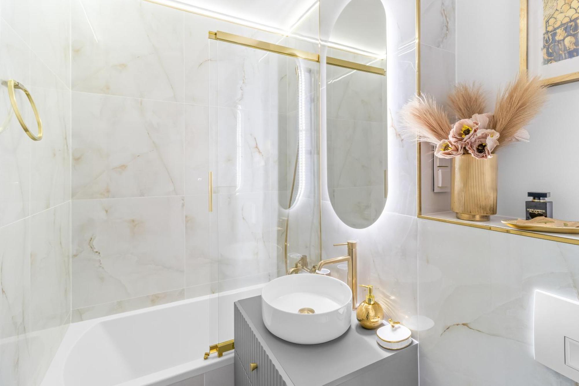 Apartment Elegant For Two In The Centre Metro Rondo Onz Warsaw