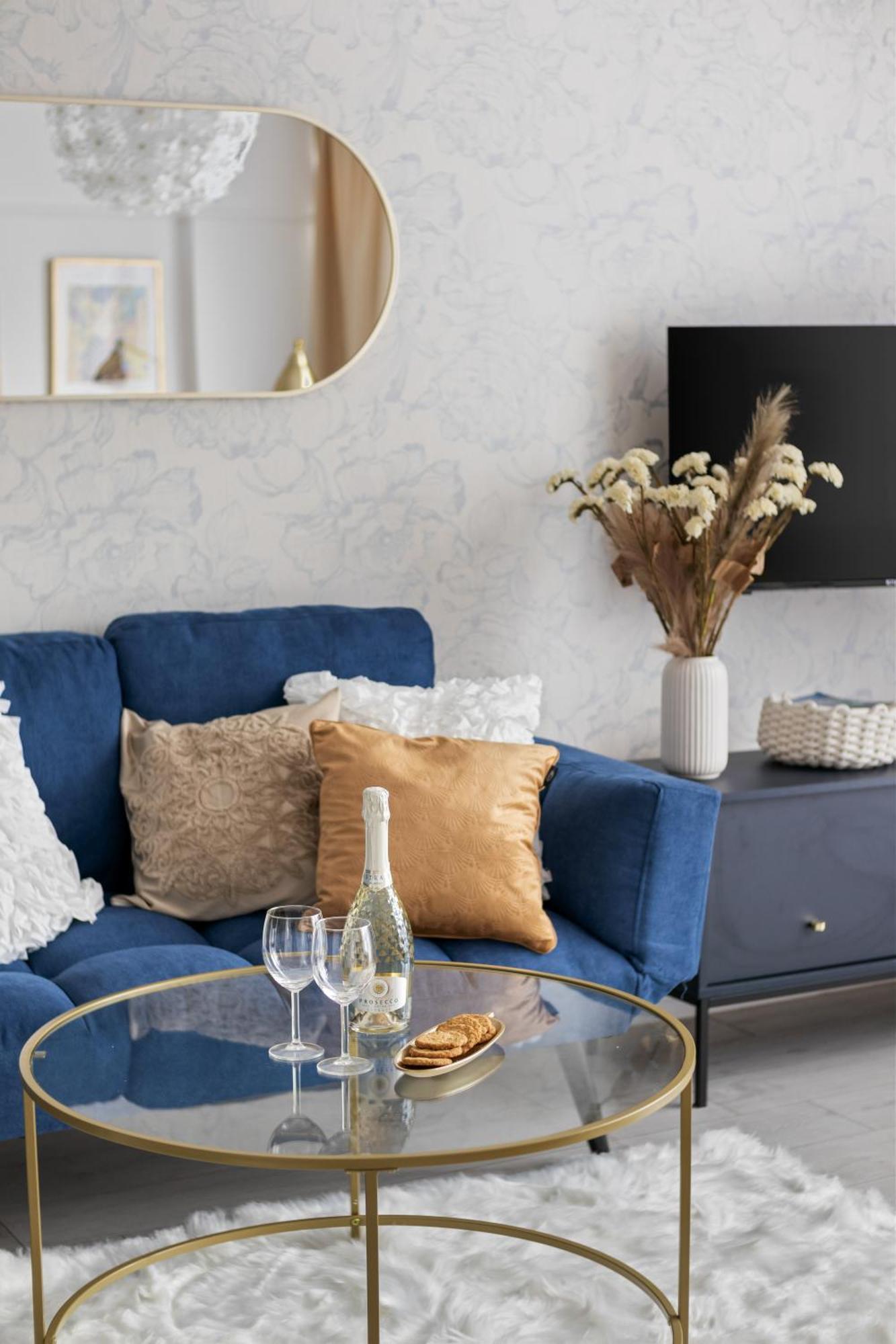 Elegant For Two In The Centre Metro Rondo Onz