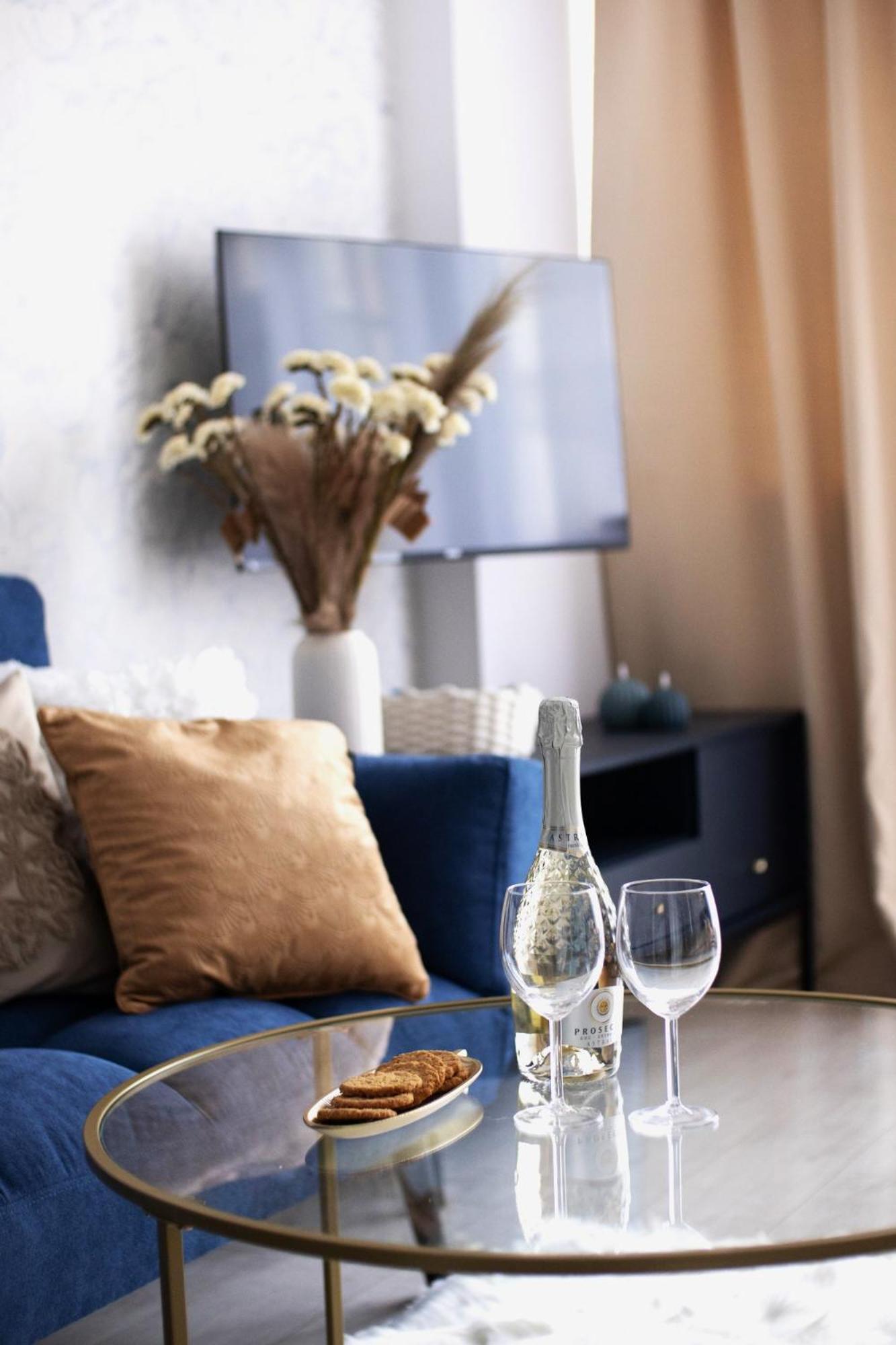 Apartment Elegant For Two In The Centre Metro Rondo Onz Warsaw