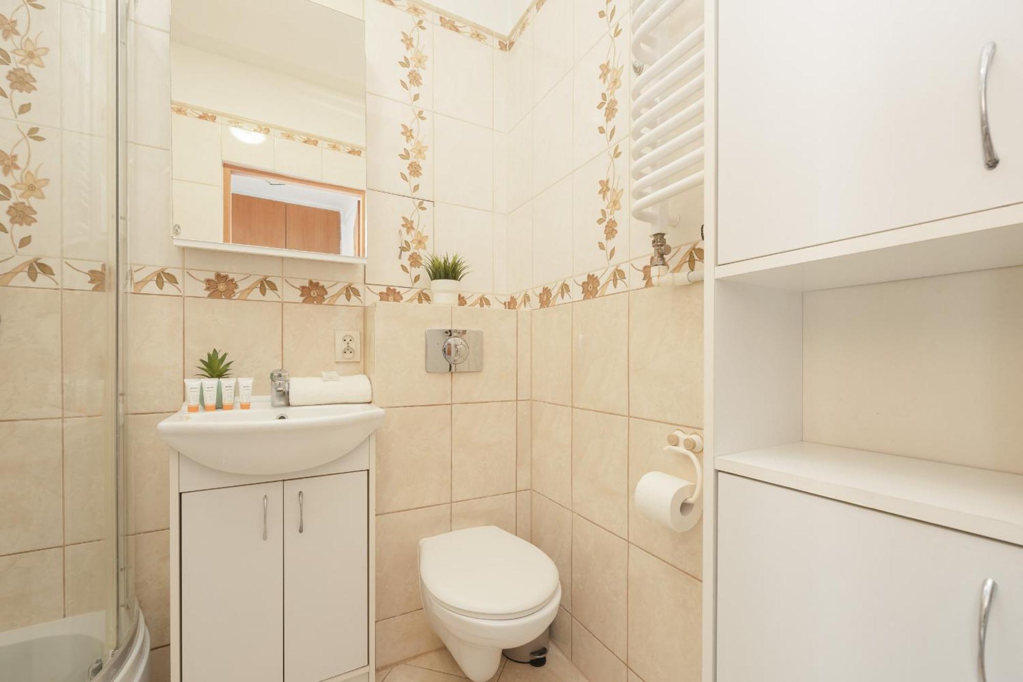 Cozy & Comfortable Grodeckiego By Renters *