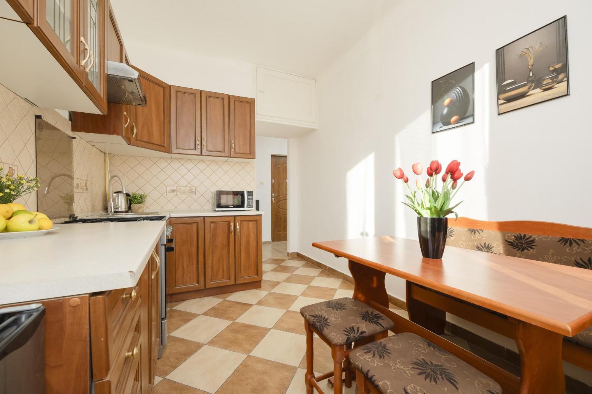 Cozy & Comfortable Grodeckiego By Renters Apartment