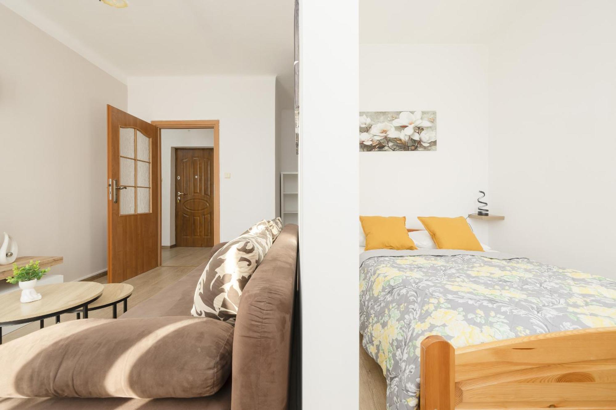 Cozy & Comfortable Grodeckiego By Renters Warsaw