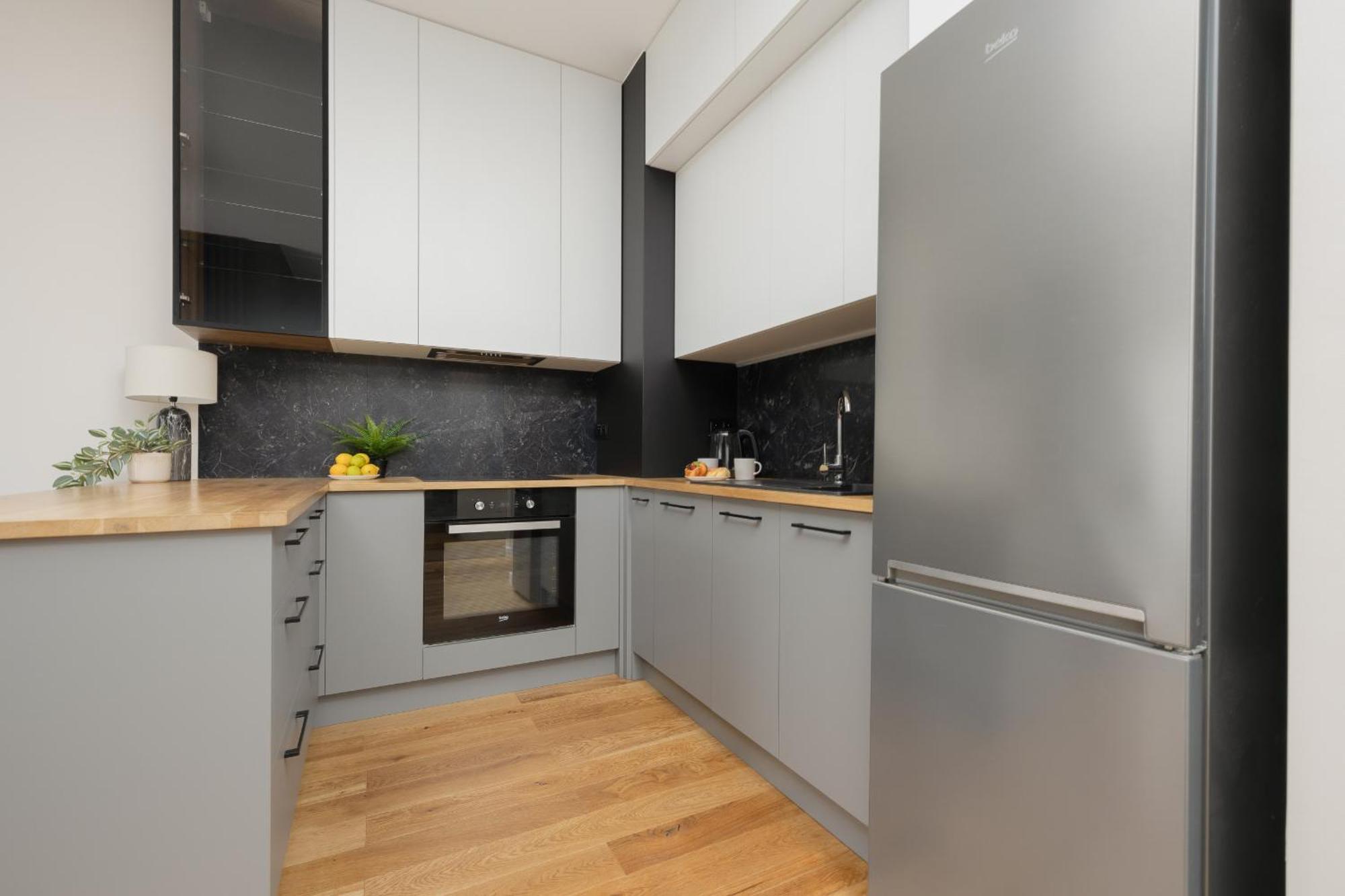 Cozy With Air Conditioner And Parking By Renters Warszawa