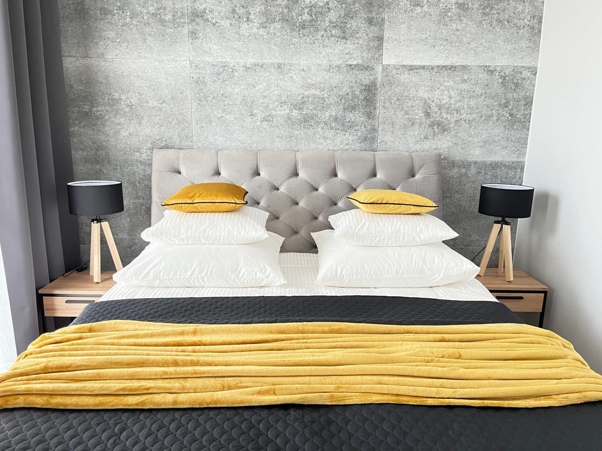 Wola Tower Deluxe Separate Bedroom With Free Garage - By Perfect Apartment Warsaw